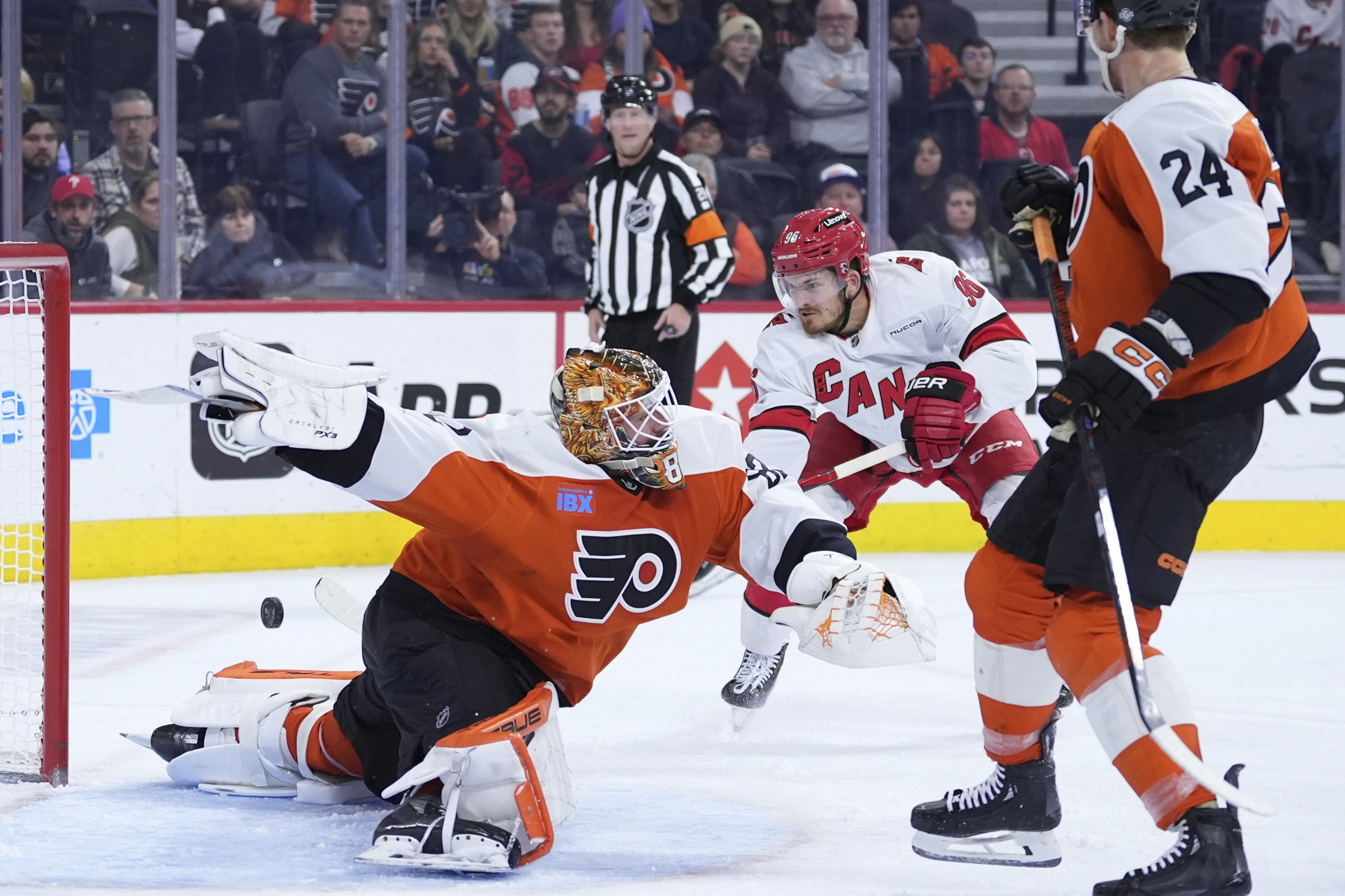 Hurricanes use 3-goal outburst at start of the third period to defeat Flyers 4-1