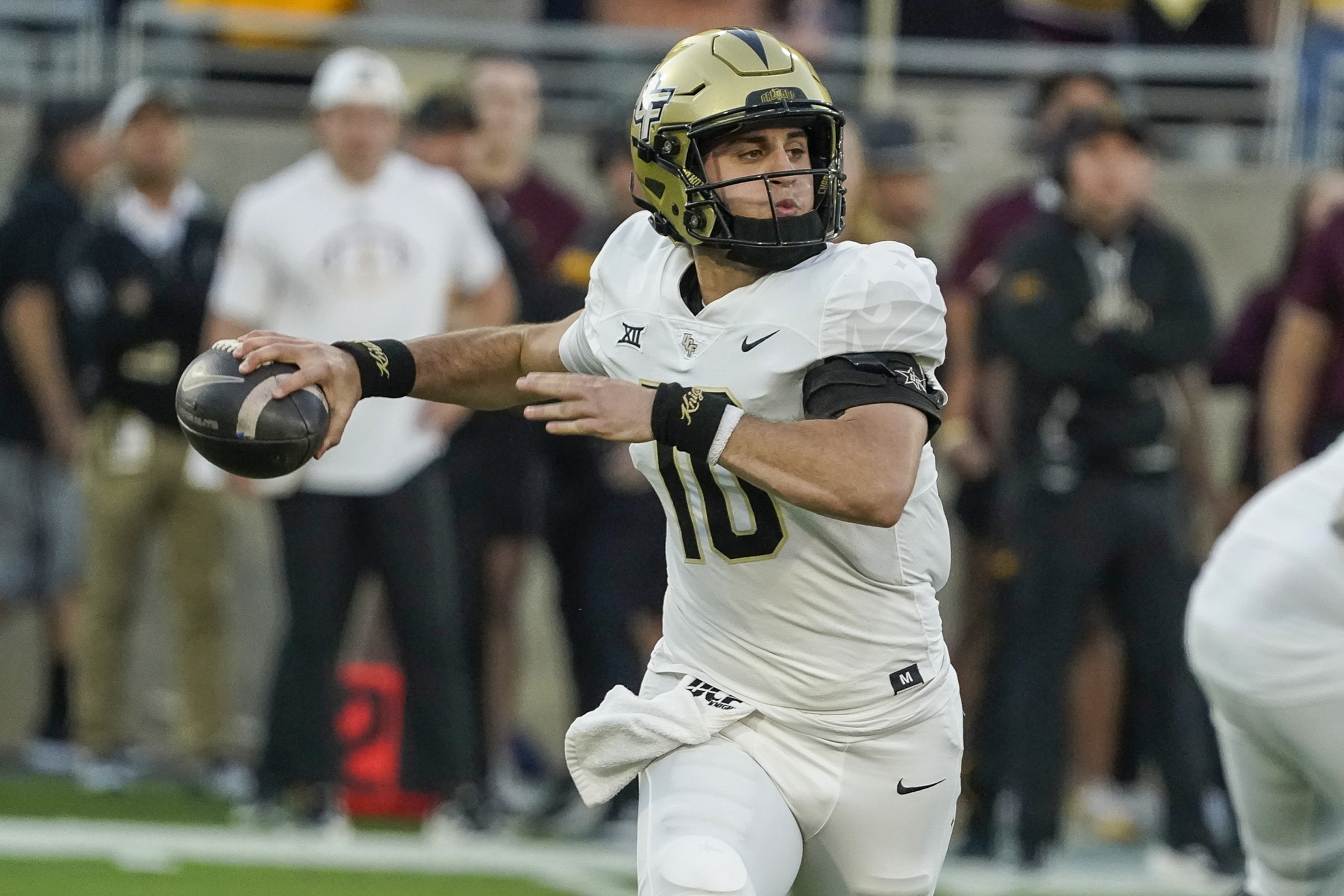 Central Florida quarterback Dylan Rizk (10) looks to throw against Arizona State's defense during the first half of an NCAA college football game Saturday, Nov. 9, 2024, in Tempe, Ariz.