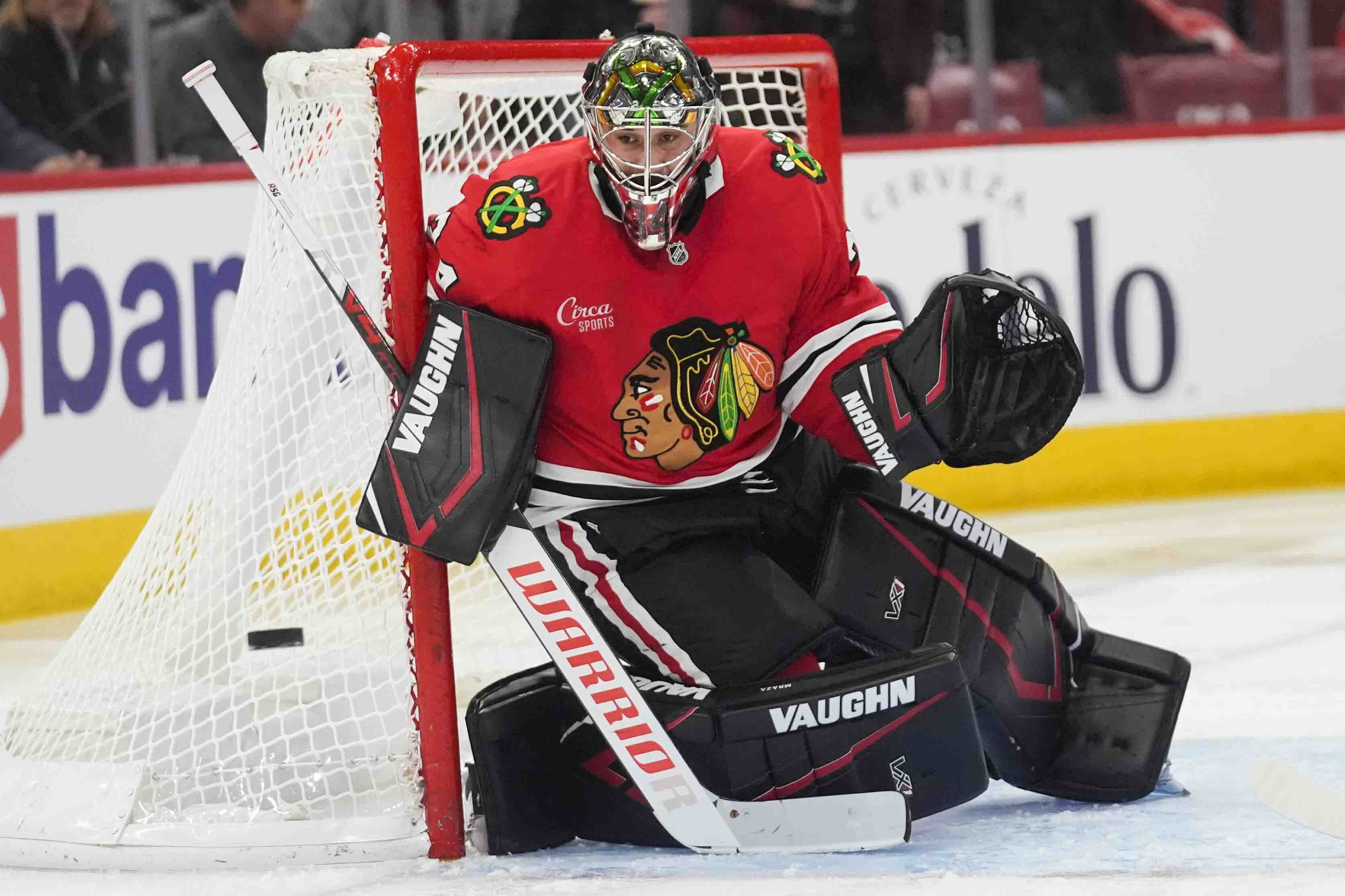 Mrazek makes 32 saves as the Blackhawks beat the Panthers 3-1