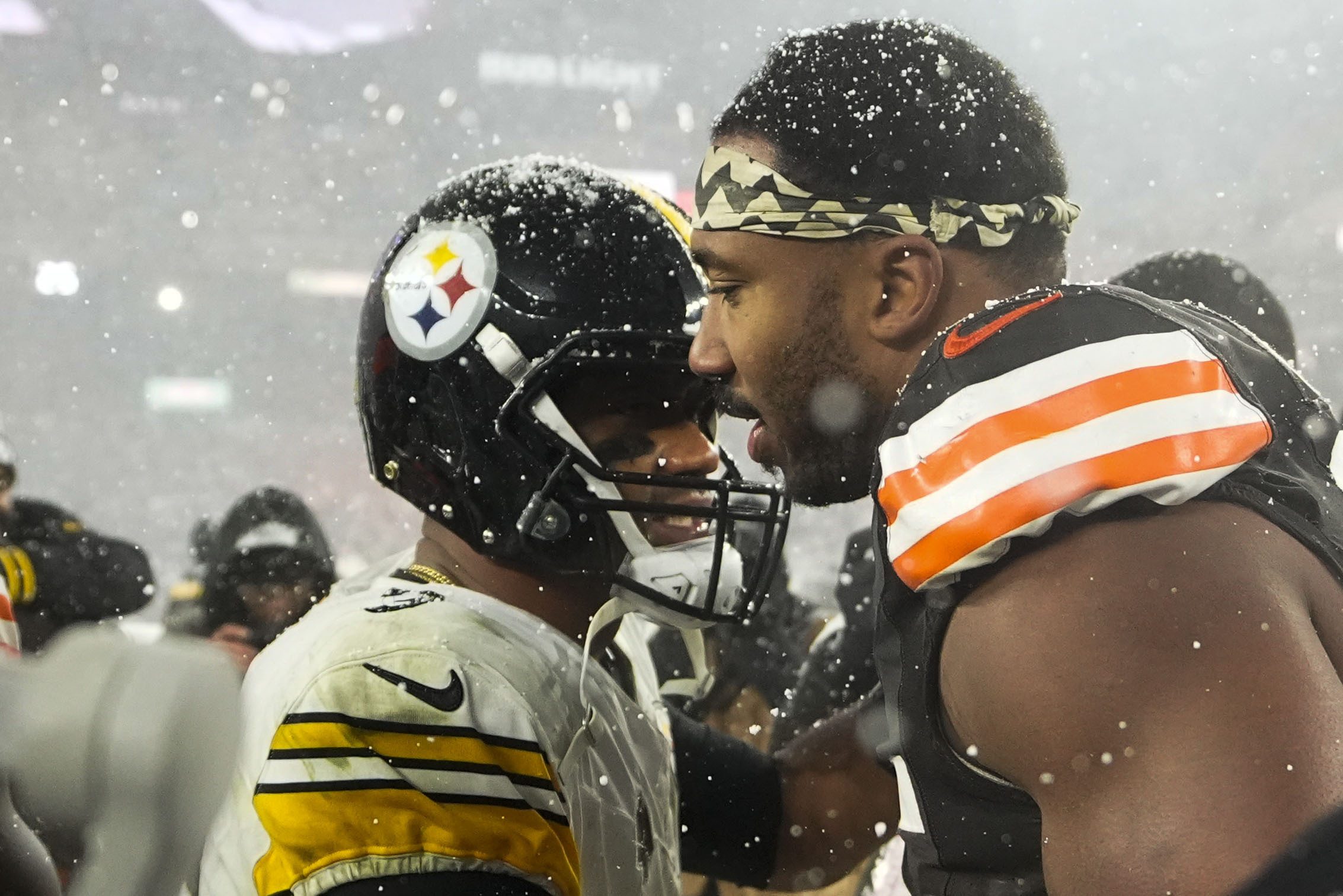 Browns' Myles Garrett gets 3 sacks in win, sends message to Steelers and T.J. Watt: "'I'm the guy"