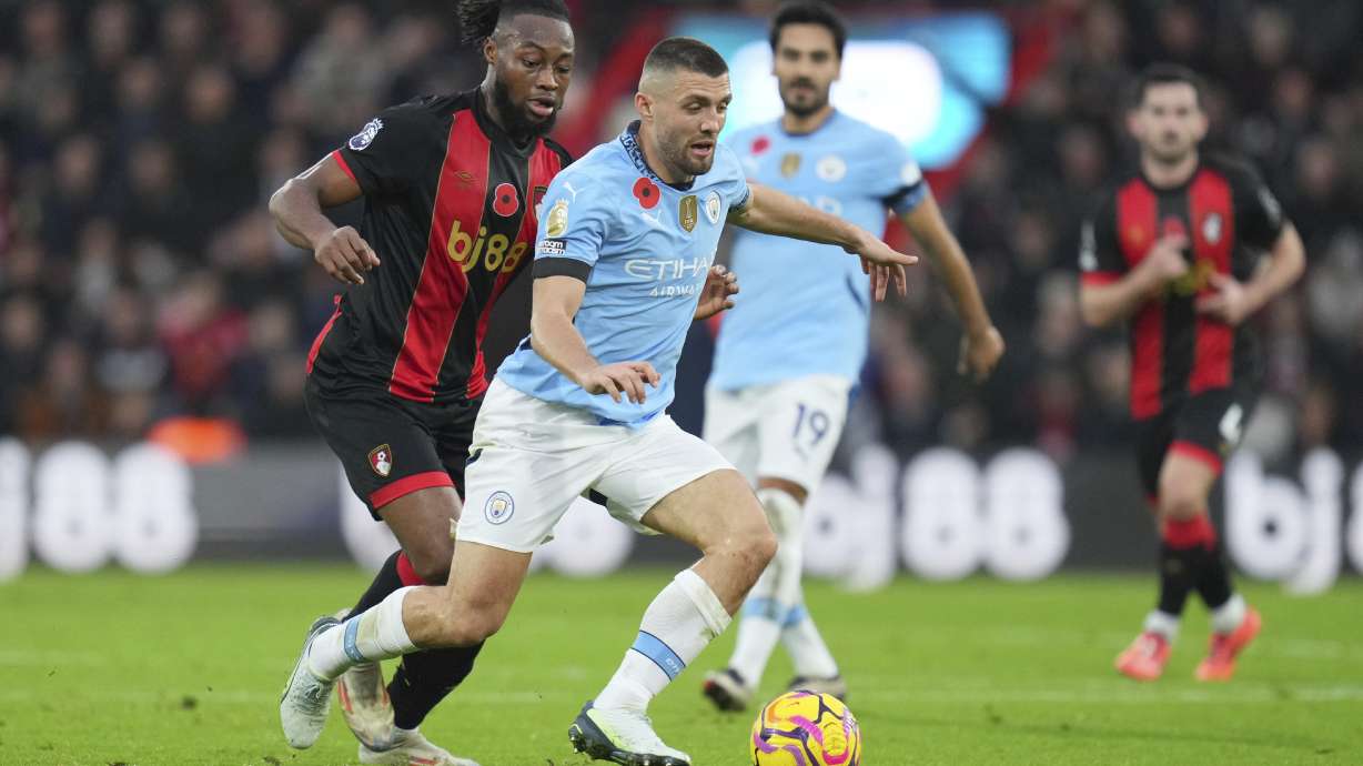 Manchester City's Mateo Kovacic, right, defends the ball from Bournemouth's Antoine Semenyo during the English Premier League soccer match between Bournemouth and Manchester City at the Vitality stadium in Bournemouth, England, Saturday, Nov. 2, 2024.