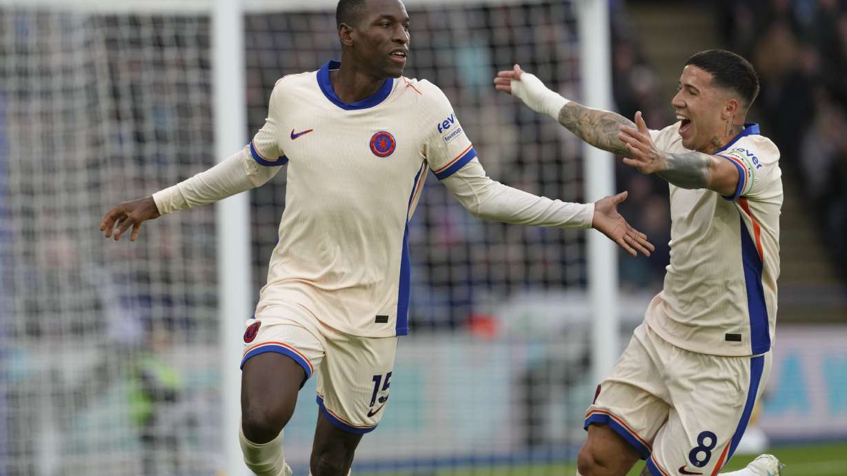 Chelsea's Nicolas Jackson, left, celebrates after scoring the opening goal during the English Premier League soccer match between Leicester City and Chelsea at King Power stadium in Leicester, England, Saturday, Nov. 23, 2024.