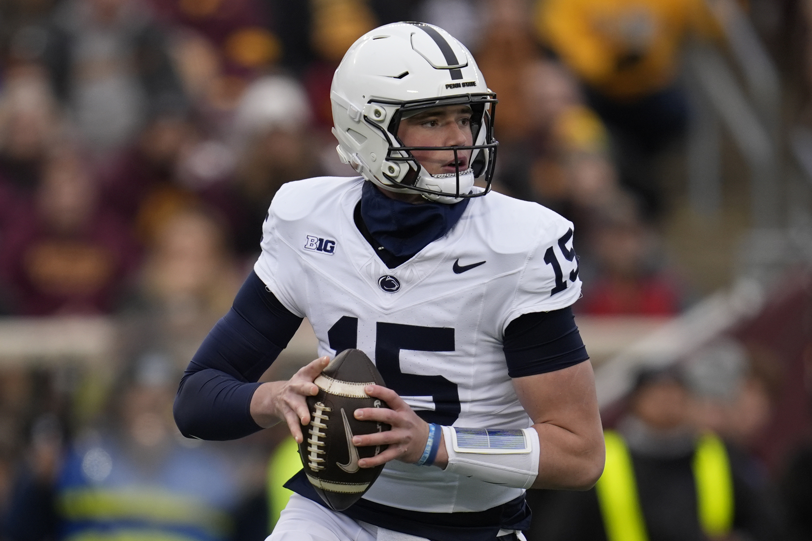 No. 4 Penn State stays on playoff track with narrow 26-25 win over Minnesota