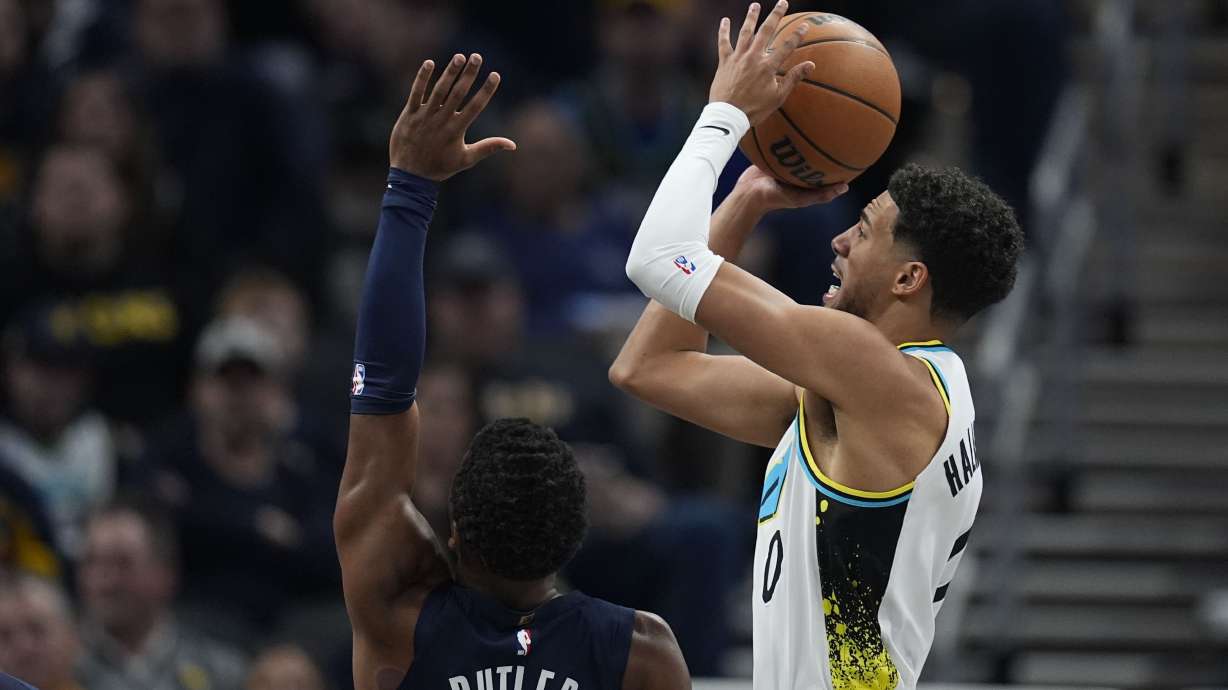 Indiana Pacers' Tyrese Haliburton (0) shoots against Washington Wizards' Jared Butler (4) during the first half of an NBA basketball game, Sunday, Nov. 24, 2024, in Indianapolis.