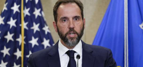 Prosecutors seek to drop federal criminal cases against Trump