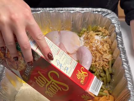 Have You Seen This? One-pan Thanksgiving meal goes viral, but not for the right reasons 