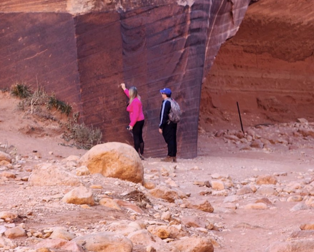 Feds offer $1K reward after petroglyphs defaced in southern Utah