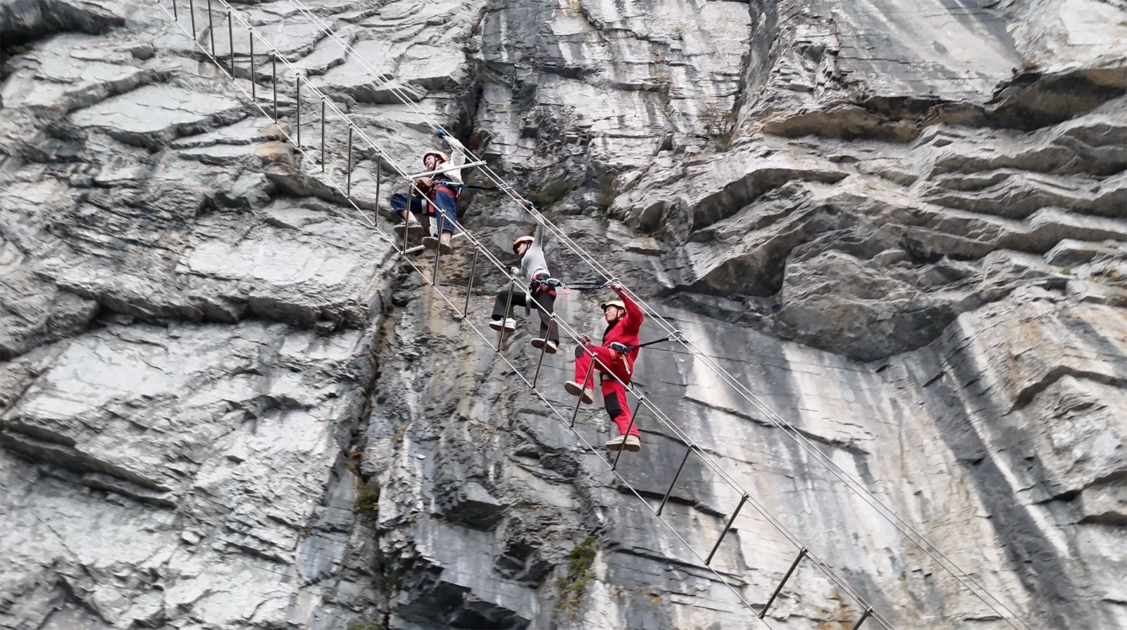 China's hottest new tourist attraction is 5,000 feet in the air