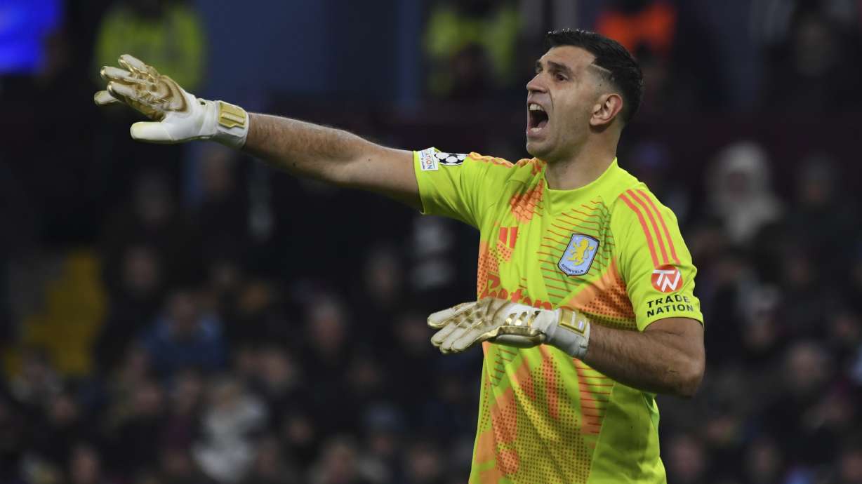 Aston Villa's goalkeeper Emiliano Martinez talks to his players during the Champions League opening phase soccer match between Astin Villa and Juventus at Villa Park in Birmingham, England, Wednesday, Nov. 27, 2024.