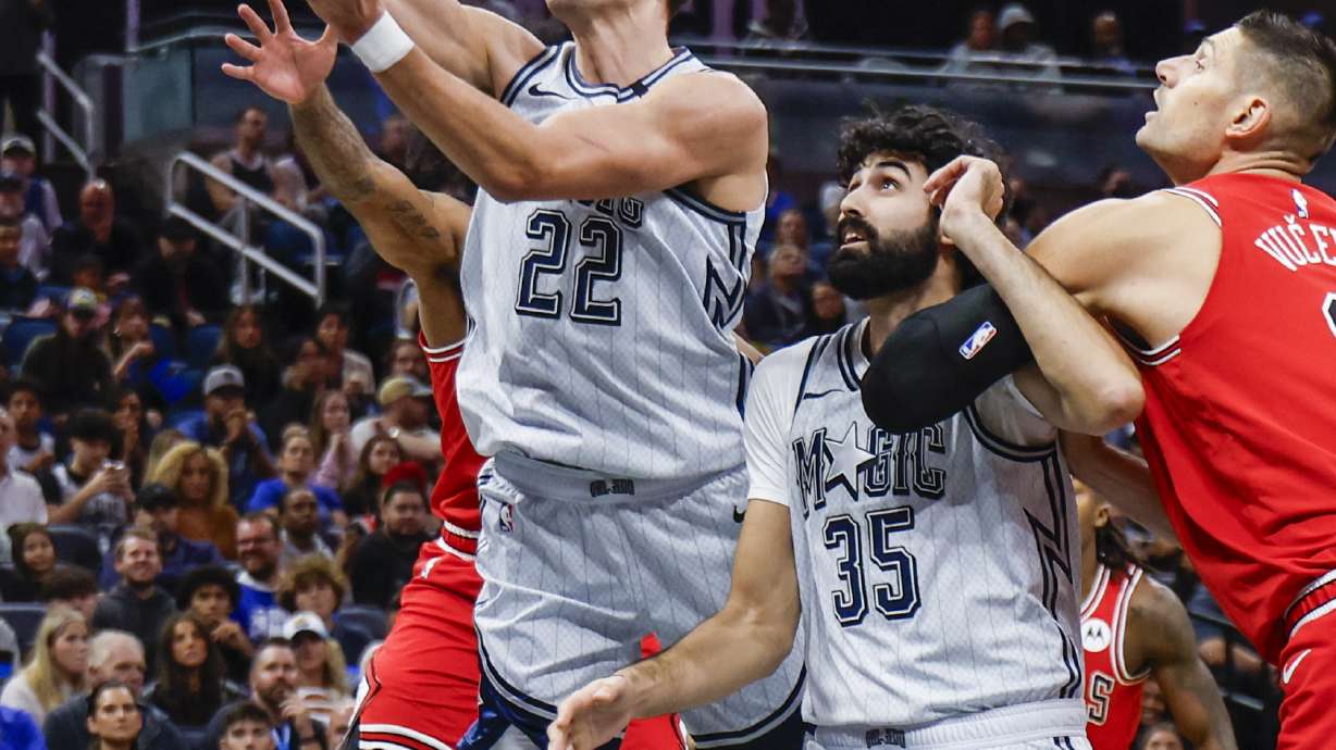 Orlando Magic forward Franz Wagner (22) breaks to the basket through teammates and Chicago Bulls during the first half of an NBA basketball game, Wednesday, Nov. 27, 2024, in Orlando, Fla.