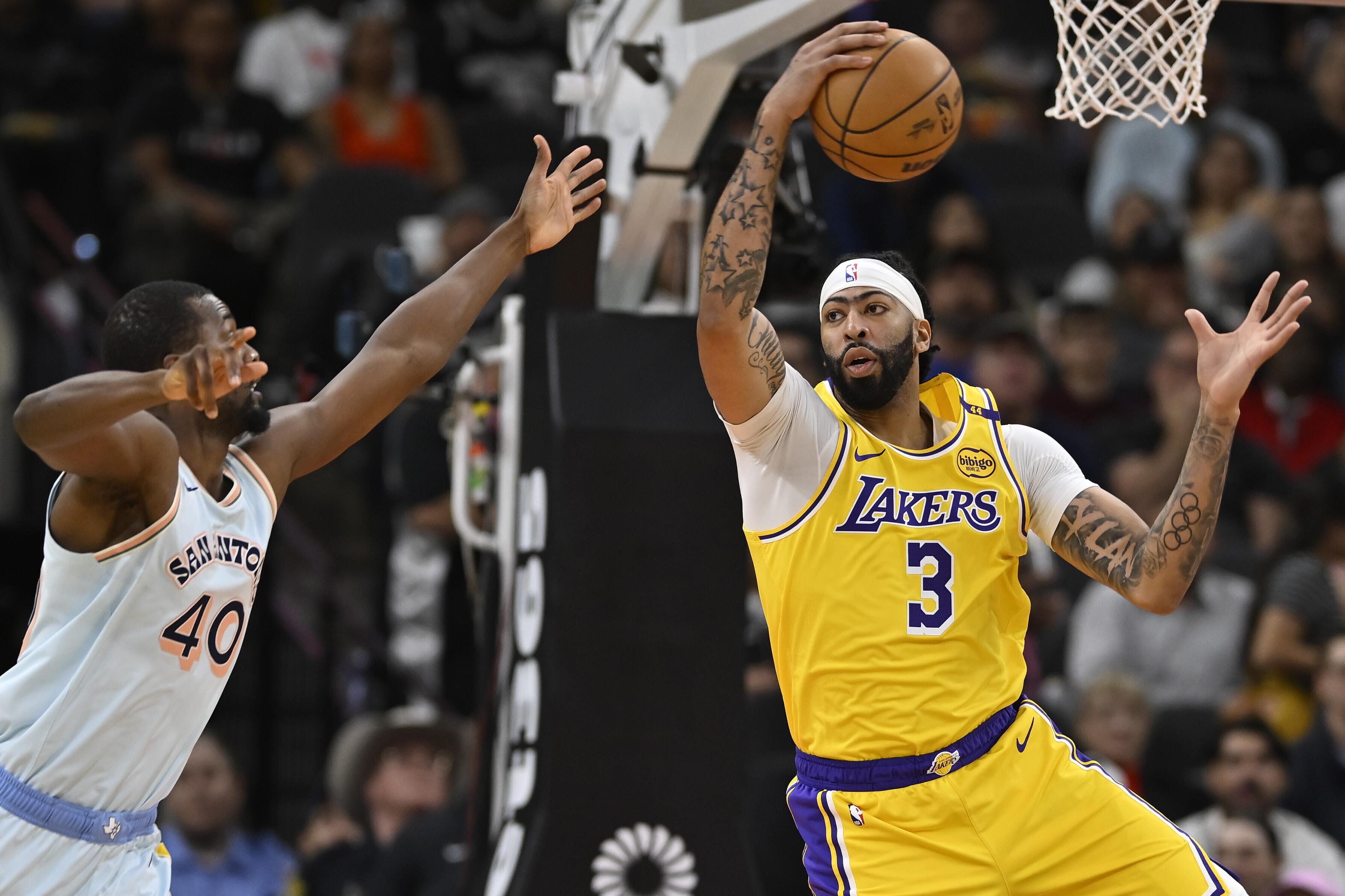 Davis and James power the Lakers past Wembanyama and the Spurs 119-101