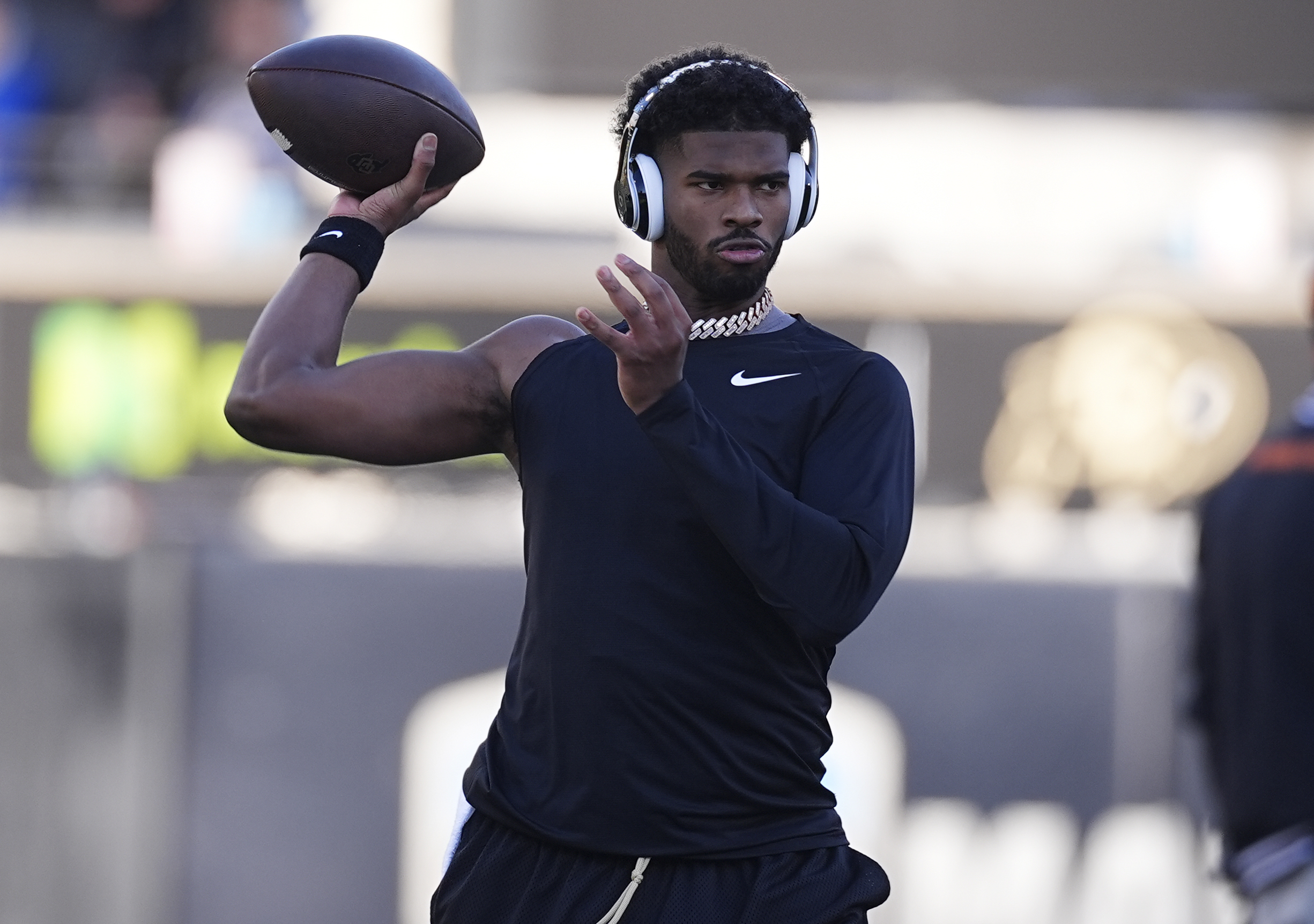 Shedeur Sanders wins Unitas award, then goes on to break Colorado's single-season passing mark