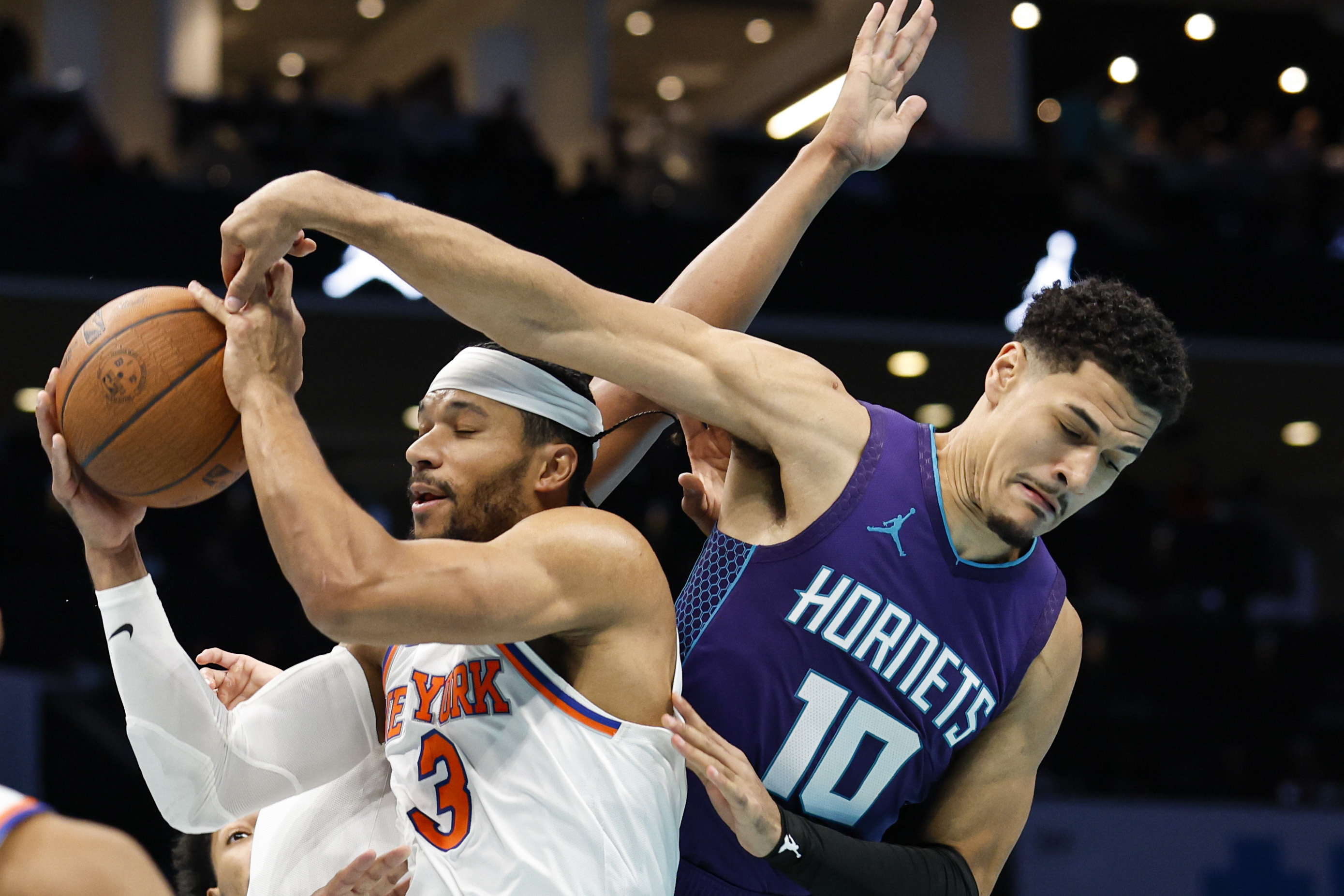 New York Knicks guard Josh Hart (3) rebounds against Charlotte Hornets guard Josh Green (10) during the first half of an Emirates NBA Cup basketball game in Charlotte, N.C., Friday, Nov. 29, 2024. 