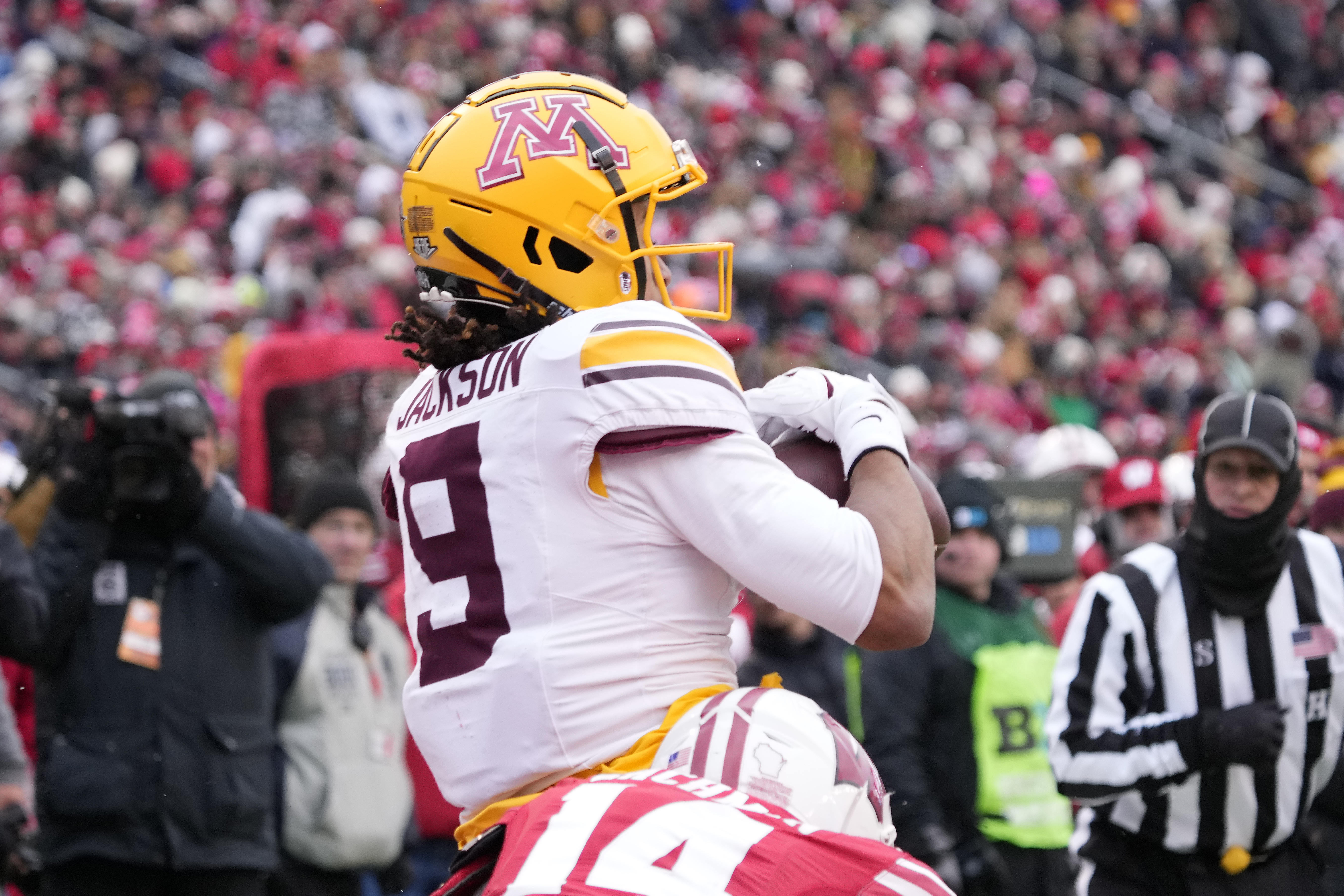 Brosmer's three touchdowns lead Minnesota to road win against Wisconsin