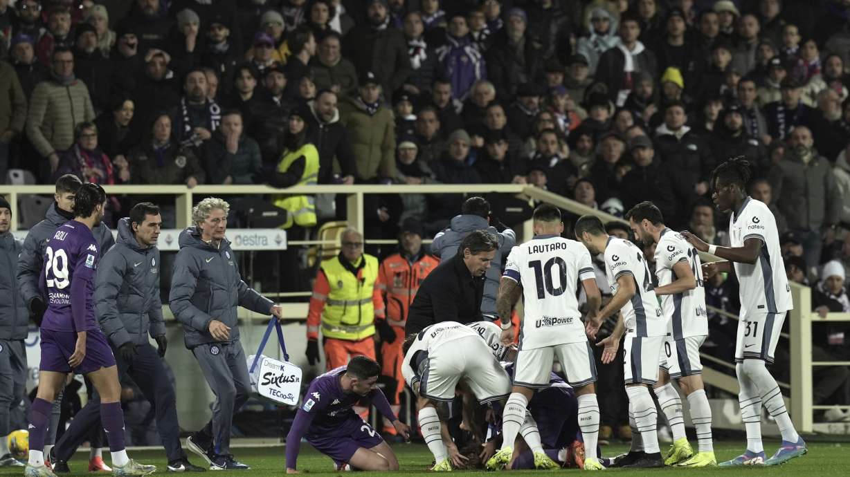 Fiorentina's Edoardo Bove, injured, is surrounded by players during the Serie A soccer match between Fiorentina and Inter at the Artemio Franchi Stadium in Florence, Italy, Sunday Dec. 1, 2024