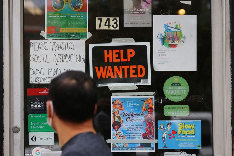 US job openings rise in October, layoffs decrease