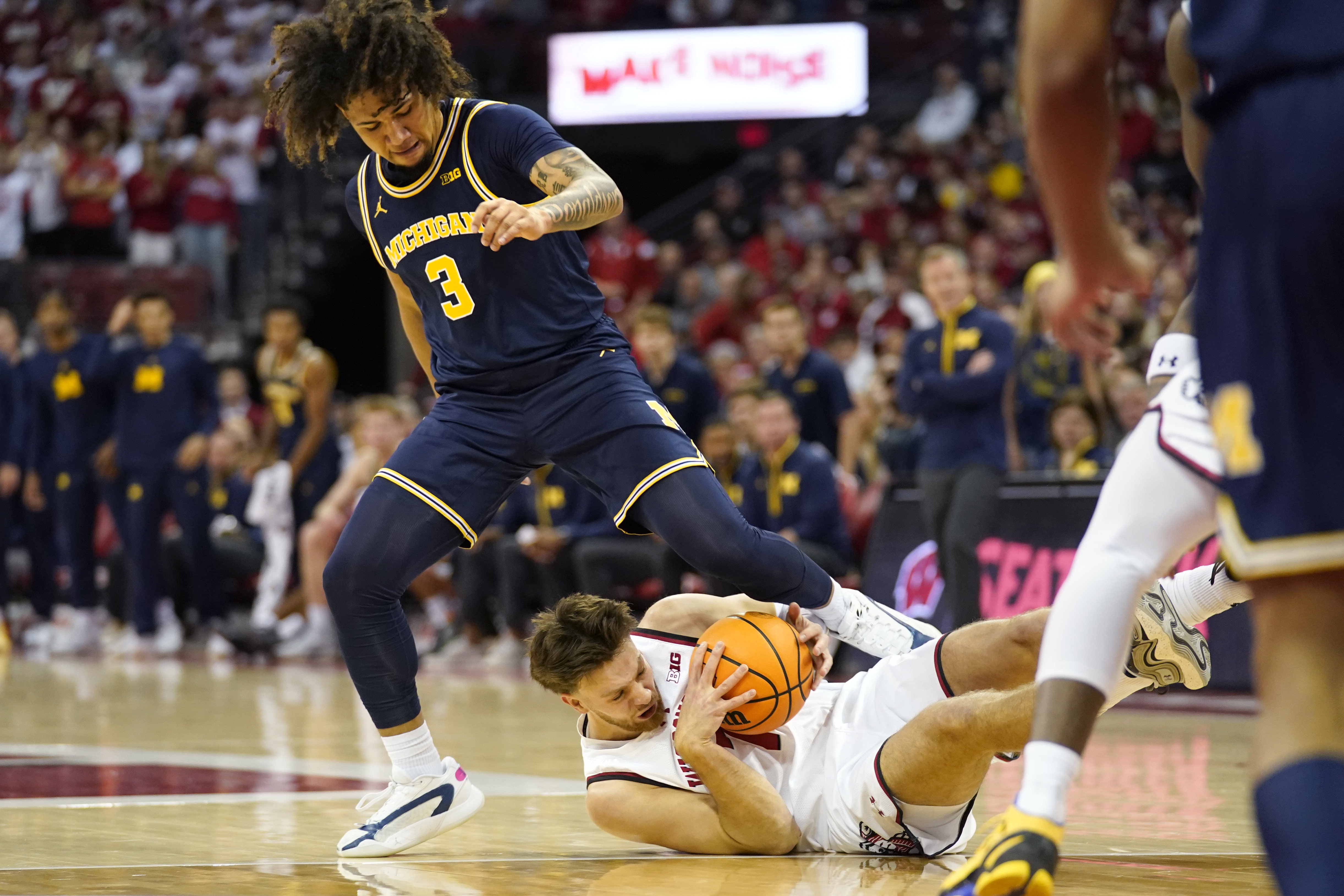 Goldin helps Michigan beat No. 11 Wisconsin 67-64 as Badgers take their 1st loss