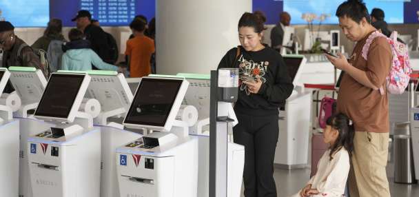 US senators grill officials from 5 airlines over fees for seats and checked bags