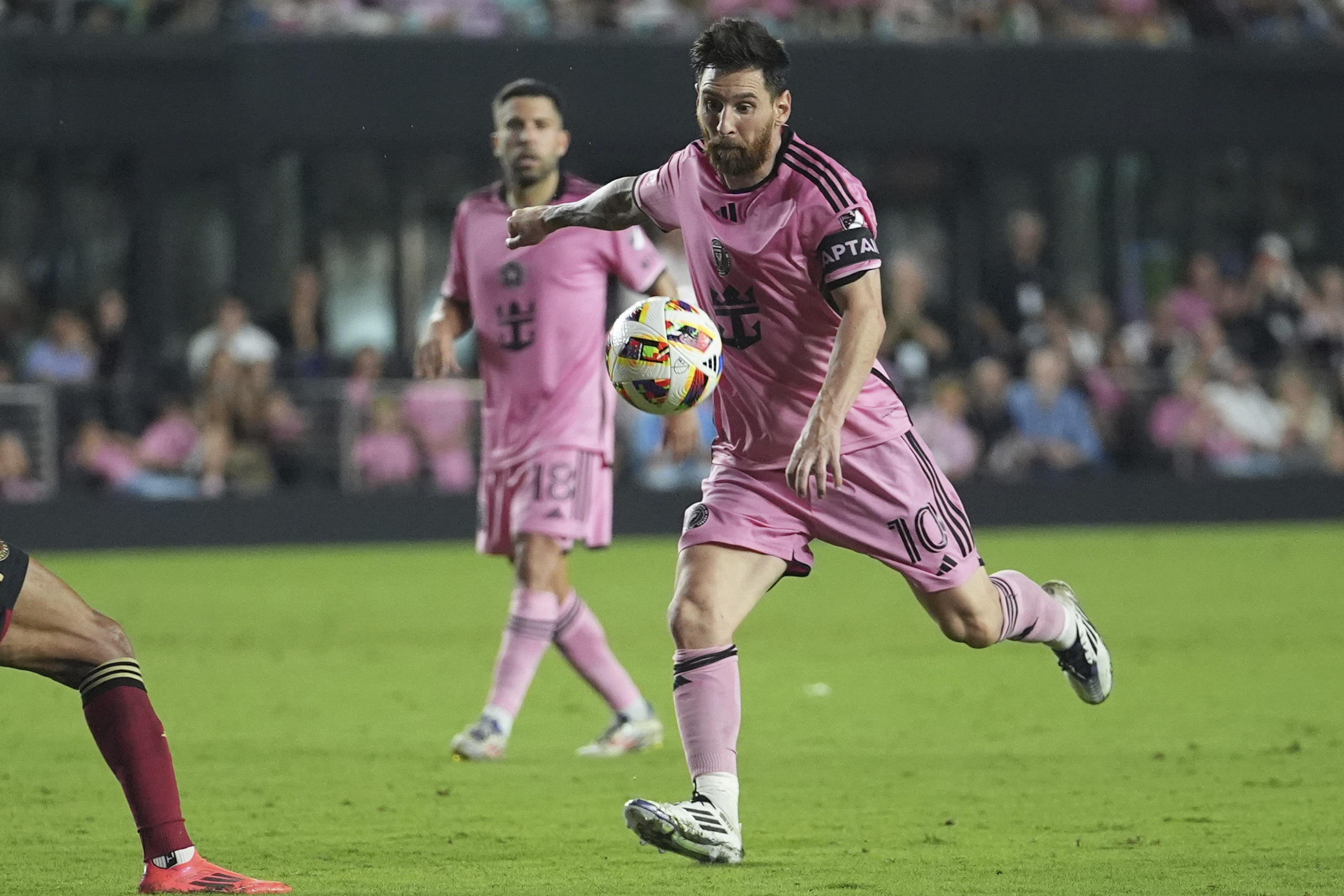 Inter Miami forward Lionel Messi (10) aims the ball during the second half of their MLS playoff opening round soccer match against Atlanta United, Saturday, Nov. 9, 2024, in Fort Lauderdale, Fla.