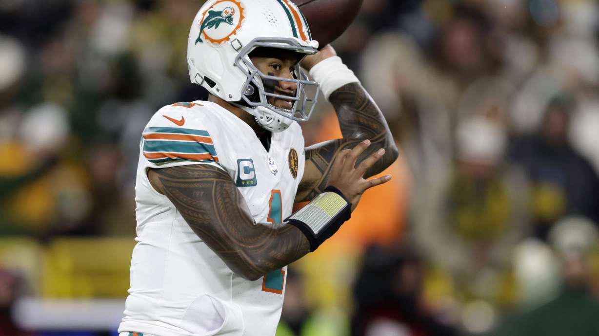 Miami Dolphins quarterback Tua Tagovailoa throws a pass during the first half of an NFL football game against the Green Bay Packers Thursday, Nov. 28, 2024, in Green Bay, Wis.