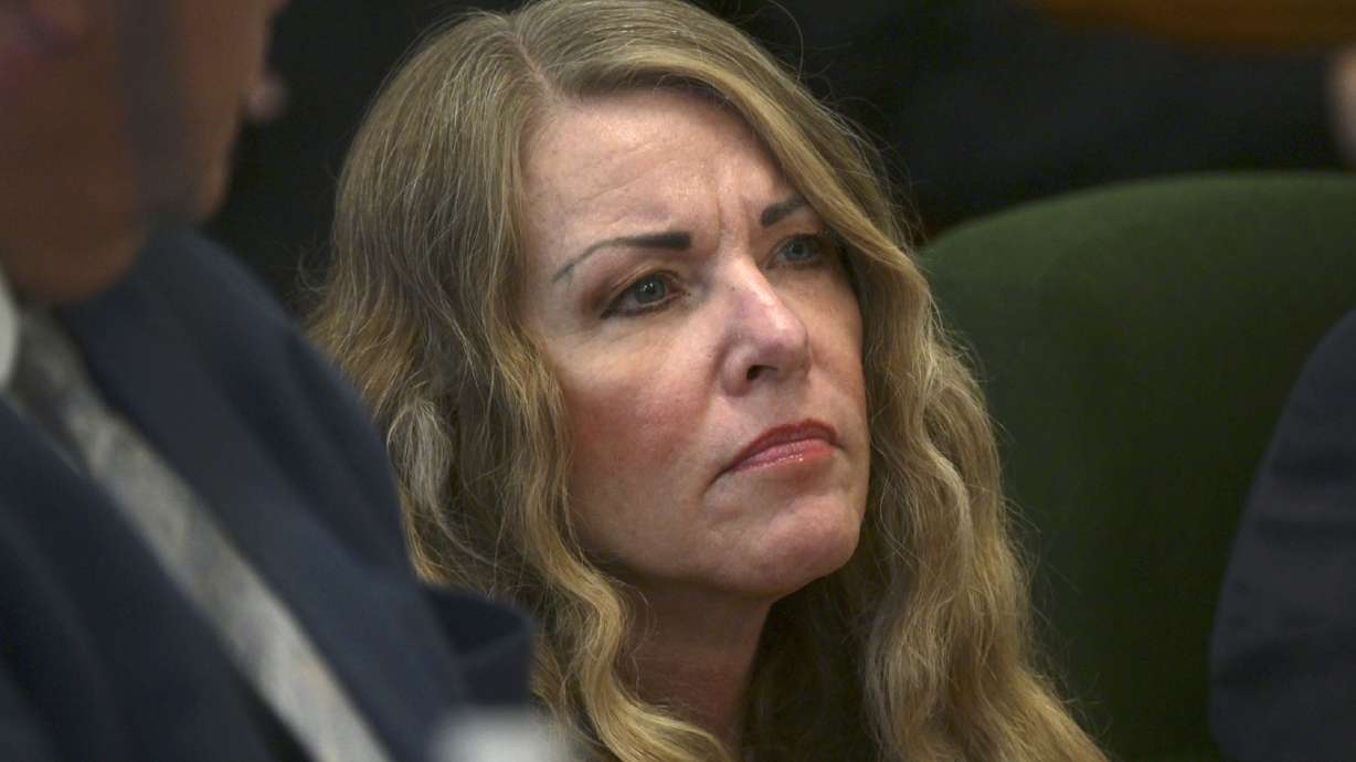 Judge rules Lori Vallow Daybell can represent herself in Arizona