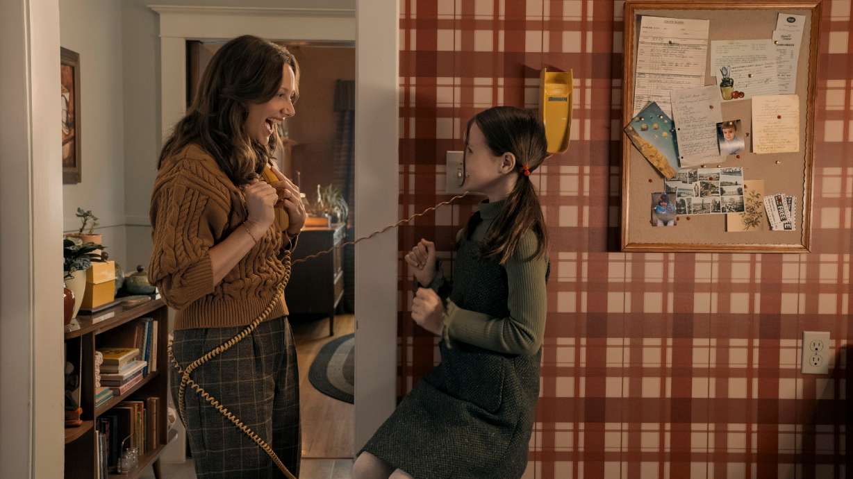 Judy Greer as Grace and Molly Belle Wright as Beth in "The Best Christmas Pageant Ever."