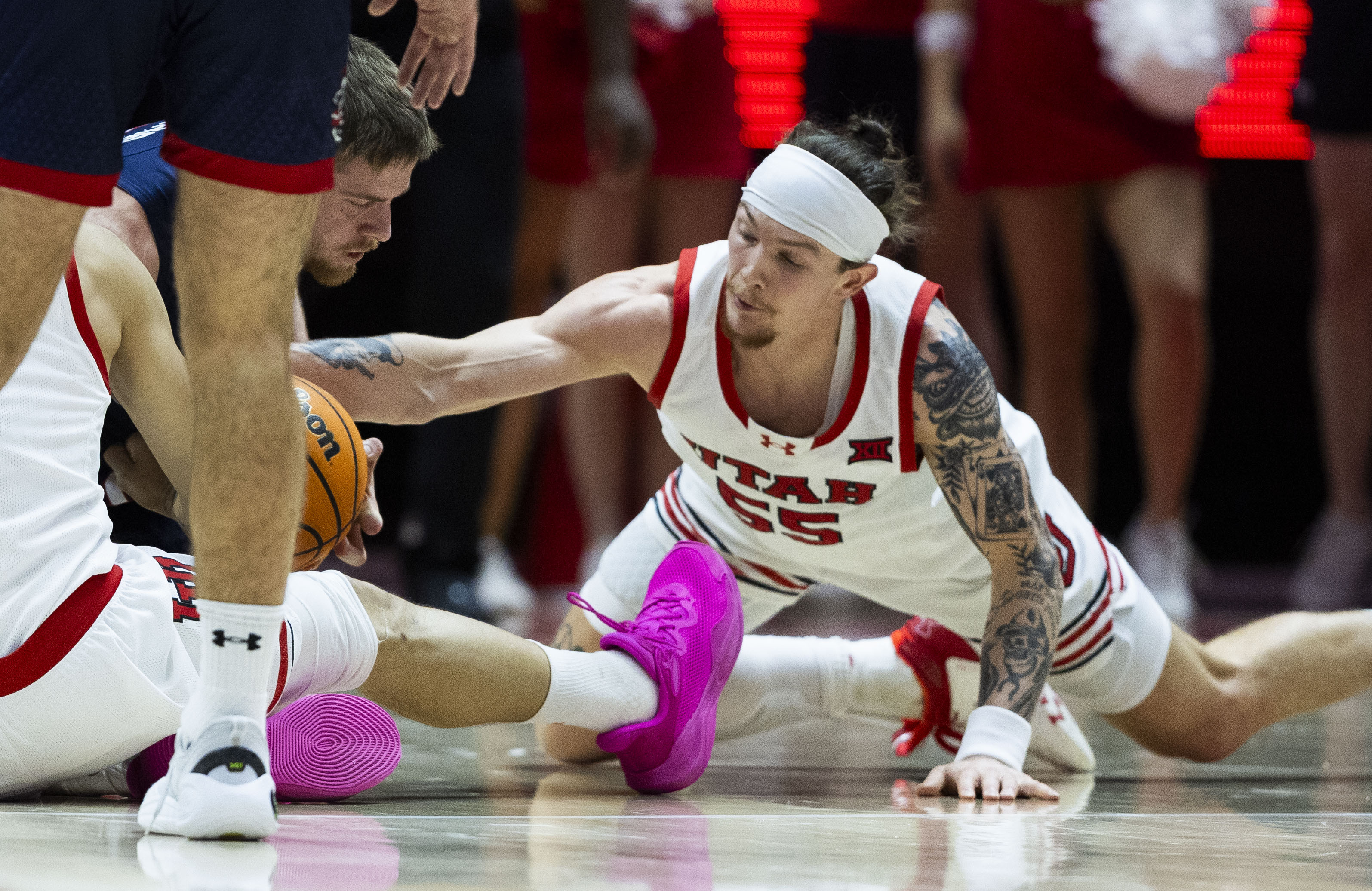 'No show': Saint Mary's holds on after Runnin' Utes' 2nd-half comeback falls short