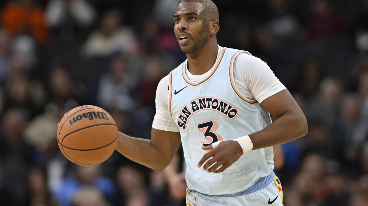 San Antonio Spurs' Chris Paul runs upcourt during the first half of an NBA basketball game against the New Orleans Pelicans, Sunday, Dec. 8, 2024, in San Antonio.