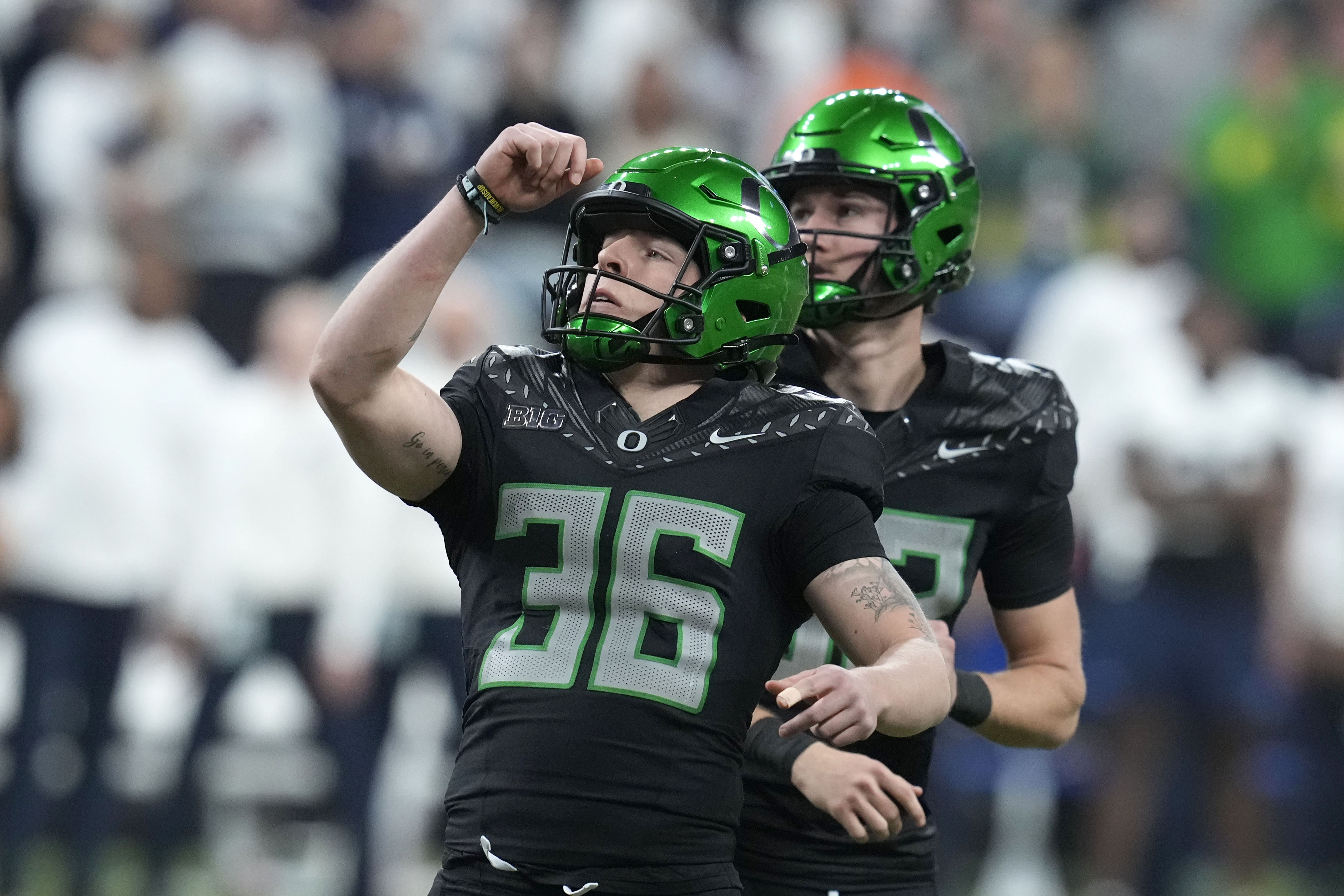 Oregon place kicker Atticus Sappington (36) kicks a 32-yard field goal during the first half of the Big Ten championship NCAA college football game against Penn State, Saturday, Dec. 7, 2024, in Indianapolis.
