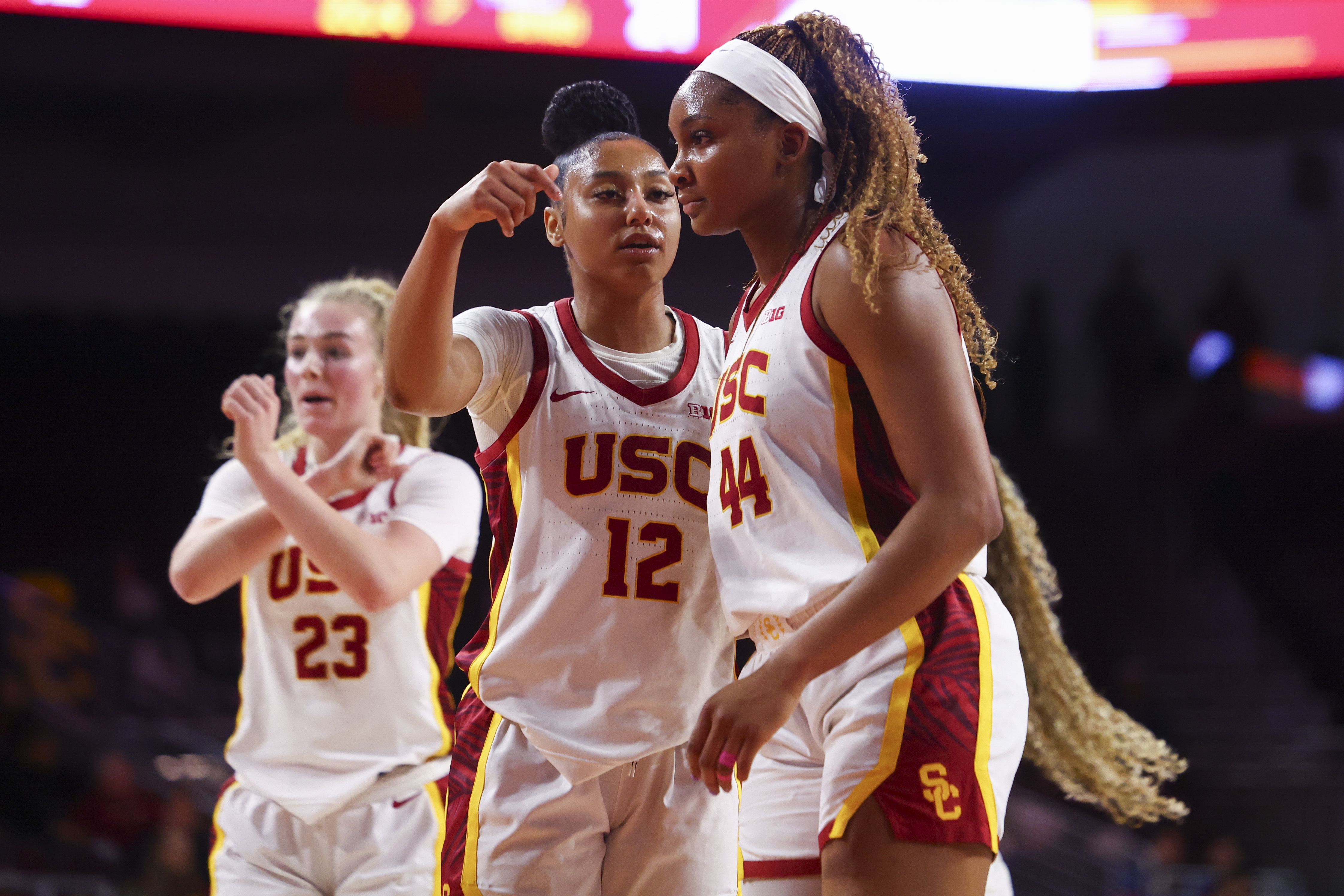 Iriafen and Watkins score 20-plus points in helping No. 5 USC rout Fresno State 89-40