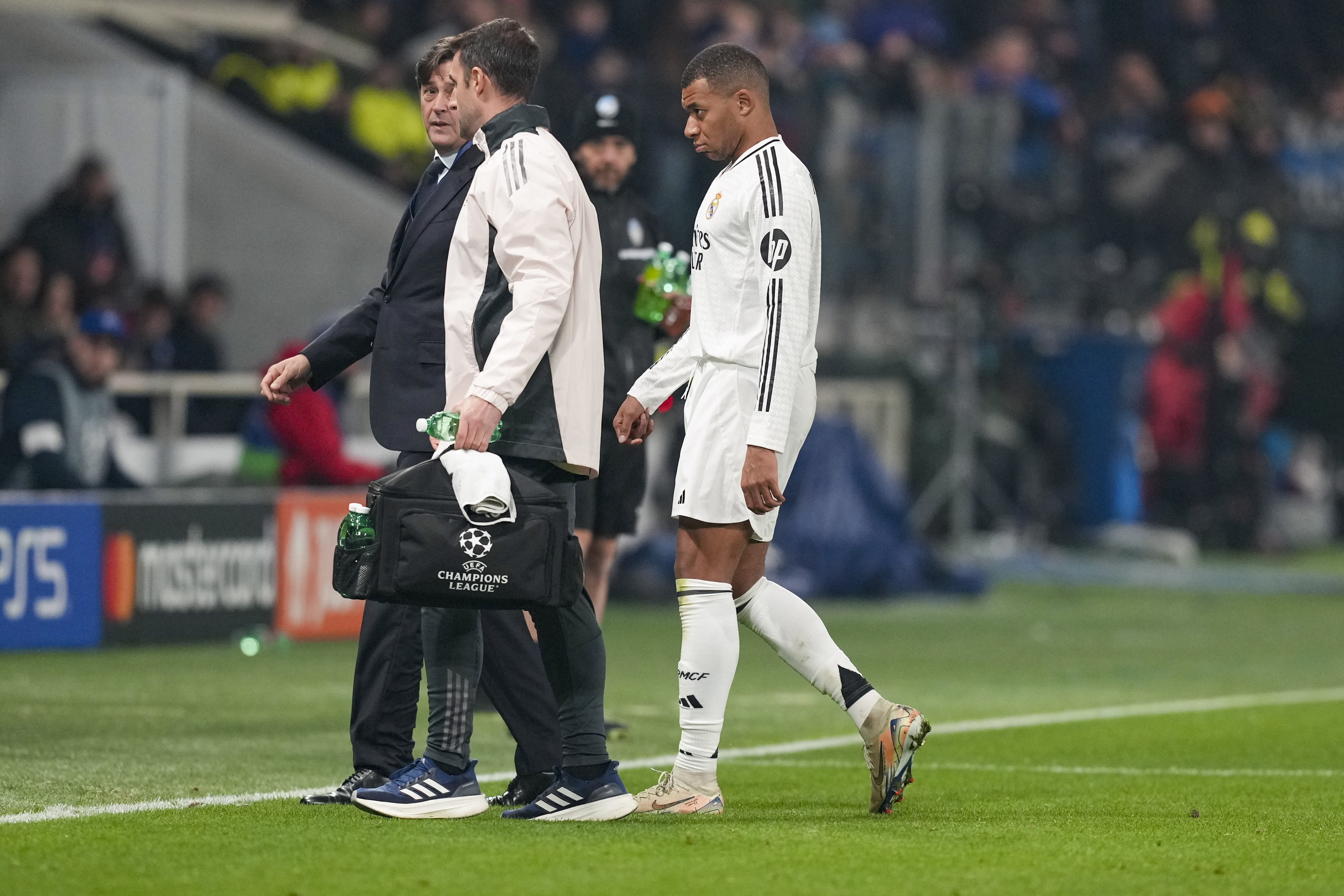 Real Madrid's Kylian Mbappe, right, leaves the field during the Champions League opening phase soccer match between Atalanta and Real Madrid at the Bergamo's stadium, in Bergamo, Italy, Tuesday, Dec. 10, 2024.