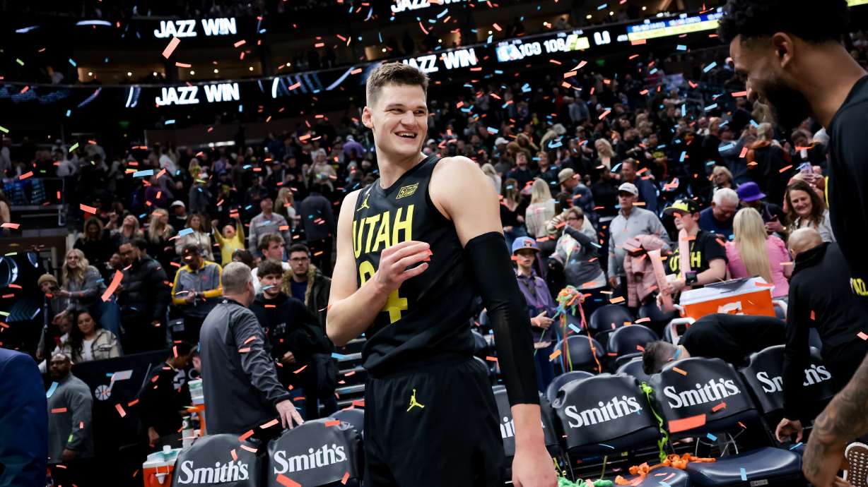 Utah Jazz center Walker Kessler (24) celebrates the team’s win over the Dallas Mavericks during the game at Vivint Arena in Salt Lake City on Saturday, Jan. 28, 2023.