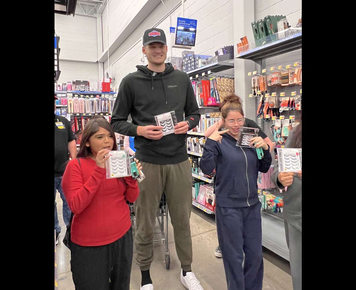 Walker Kessler shops with members of a local Boys and Girls Club.