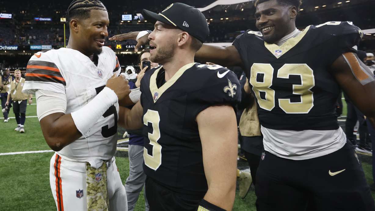 Cleveland Browns quarterback Jameis Winston (5) talks with New Orleans Saints quarterback Jake Haener (3) and tight end Juwan Johnson (83) after their NFL football game in New Orleans, Sunday, Nov. 17, 2024.