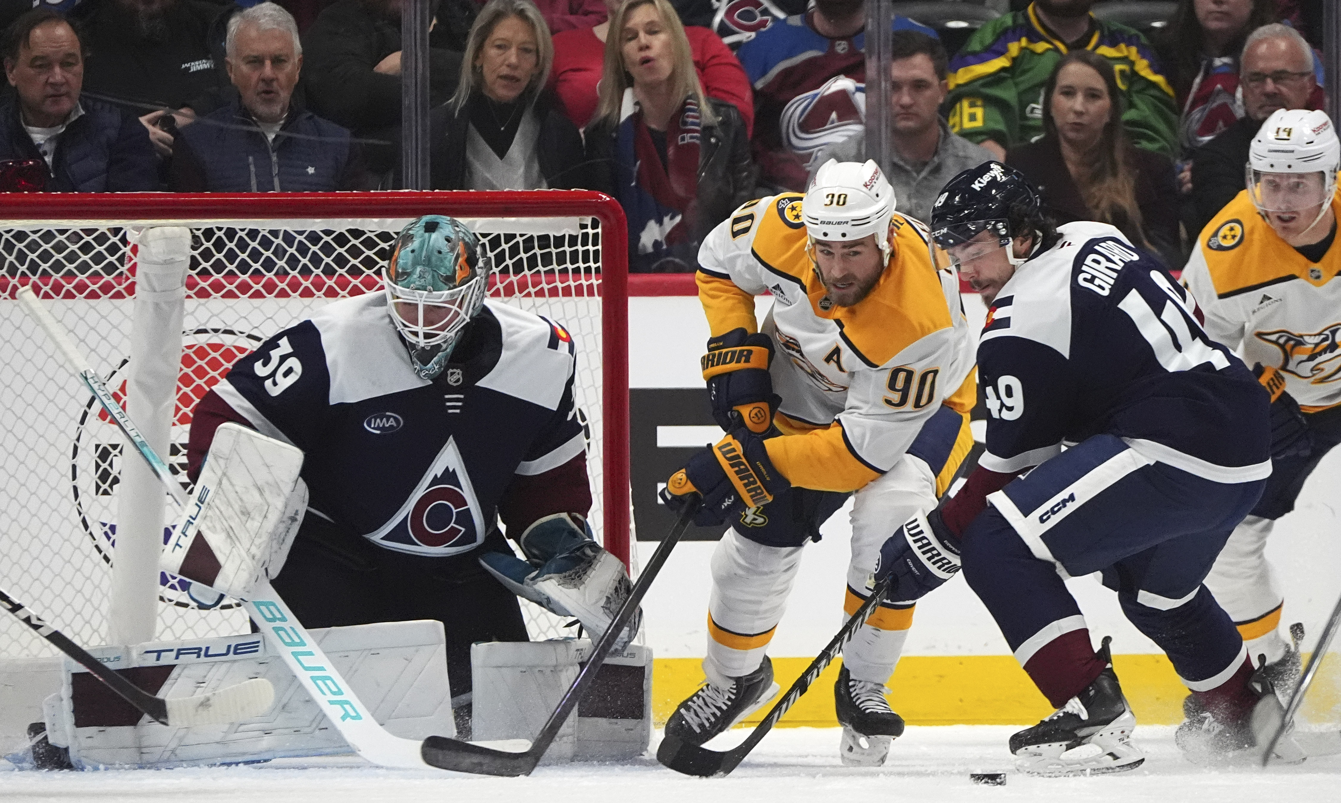 Blackwood has 38 saves in debut, Avalanche beat Predators 5-2