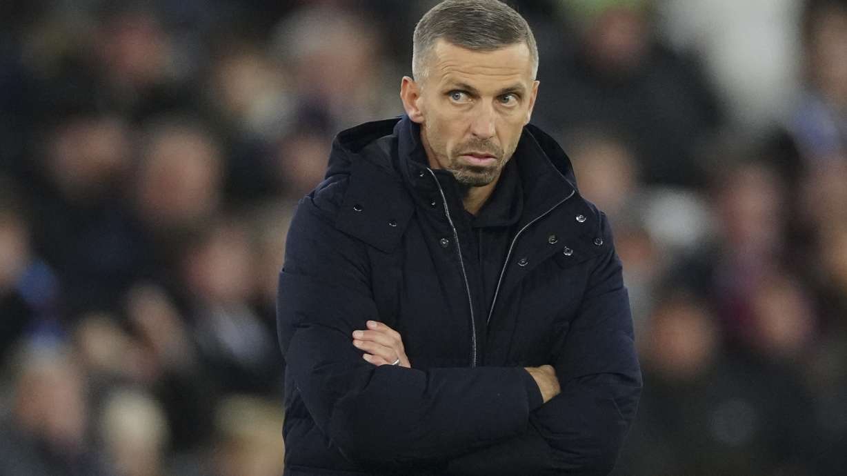 FILE - Wolverhampton Wanderers' head coach Gary O'Neil during the English Premier League soccer match between West Ham United and Wolverhampton Wanderers, at The London Stadium in London, Monday, Dec. 9, 2024.