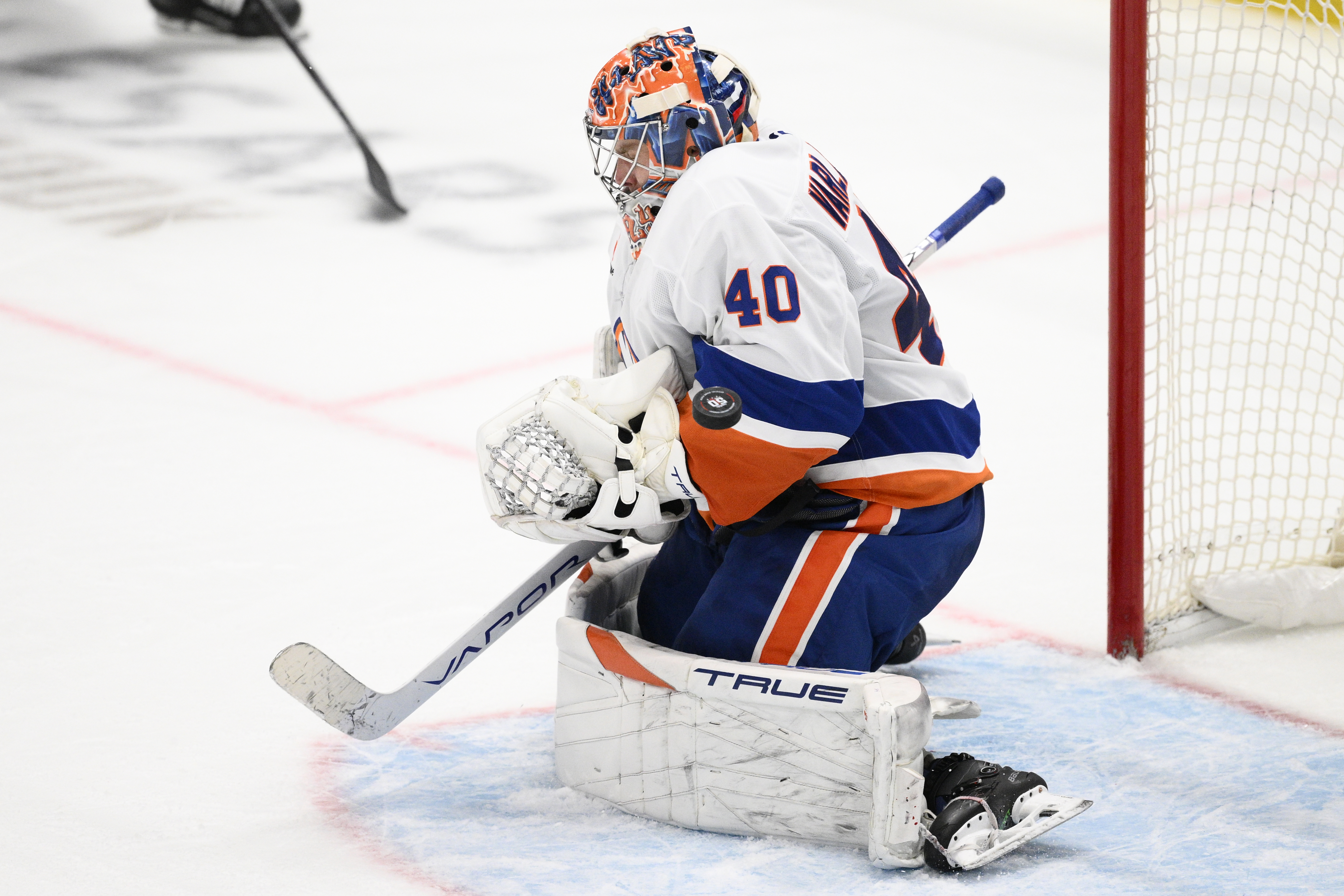 New York Islanders goaltender Semyon Varlamov (40) looks for the puck during the third period of an NHL hockey game against the Washington Capitals, Friday, Nov. 29, 2024, in Washington. 