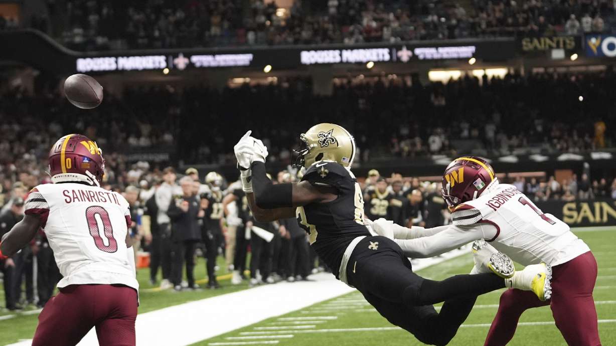 New Orleans Saints tight end Juwan Johnson (83) missed a two point conversion in the second half of an NFL football game against the Washington Commanders in New Orleans, Sunday, Dec. 15, 2024.
