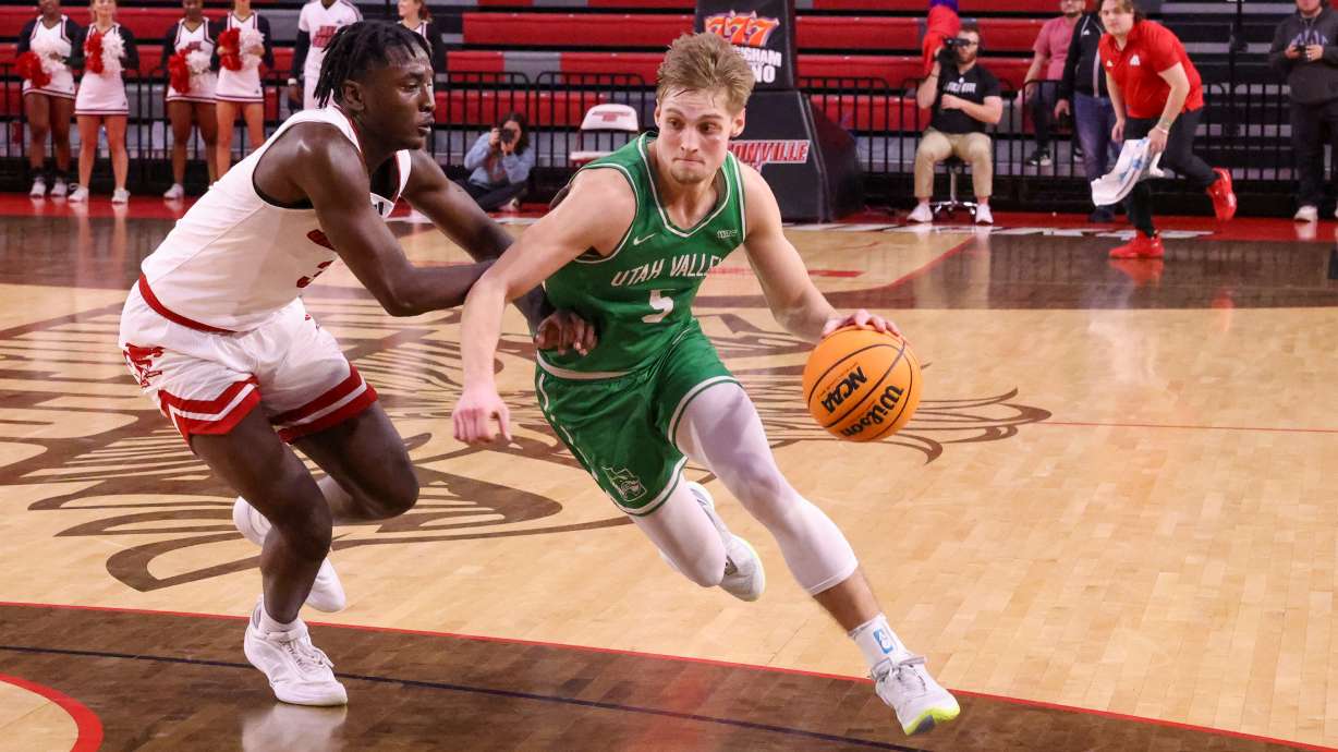 Dominick Nelson scored a team-high 20 points and Tanner Toolson added a season-high 19 points, but Utah Valley came up short in a 70-66 road loss to Jacksonville State on Saturday at the Pete Mathews Coliseum.