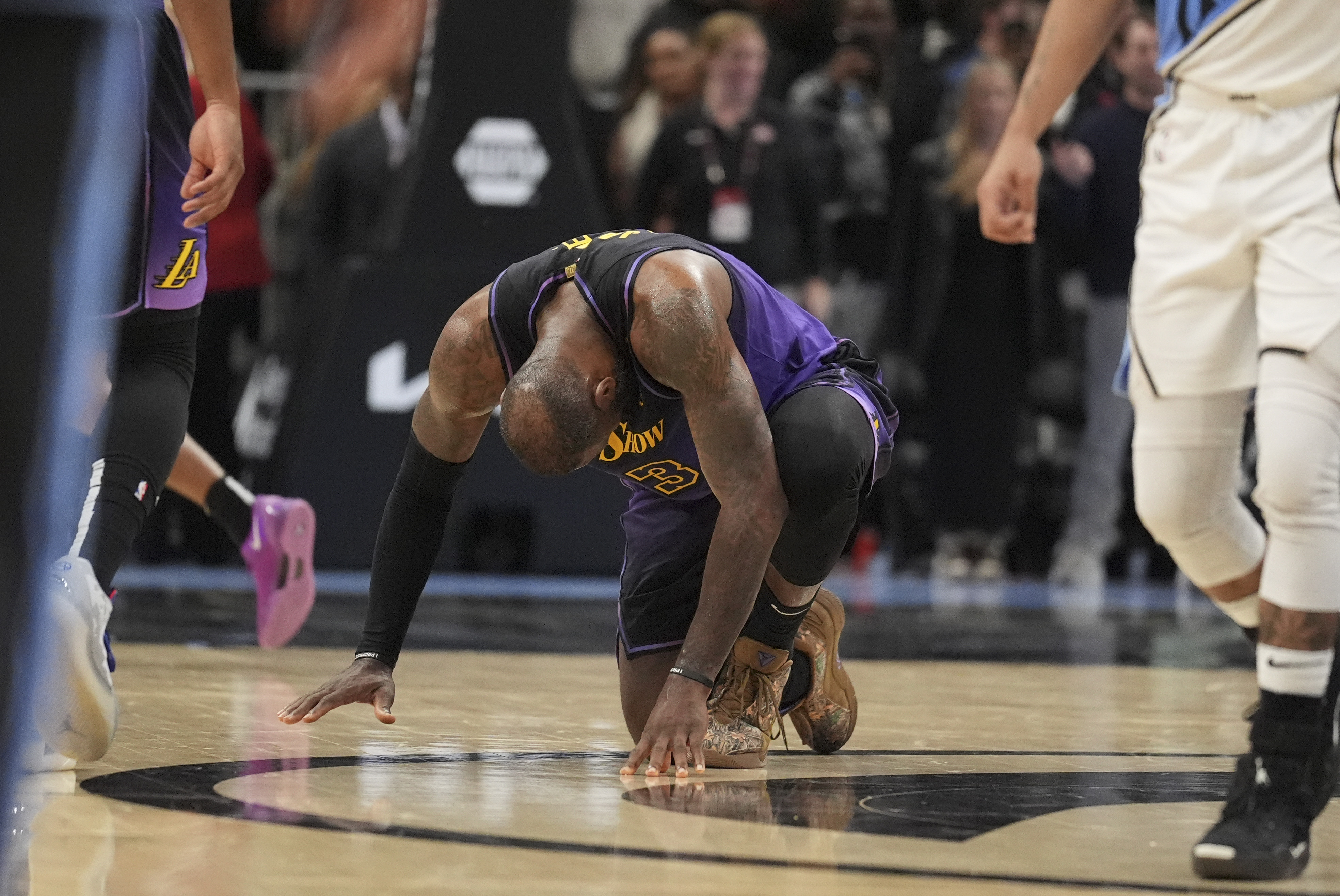 Lakers announce that LeBron James is available against Grizzlies after 2-game absence