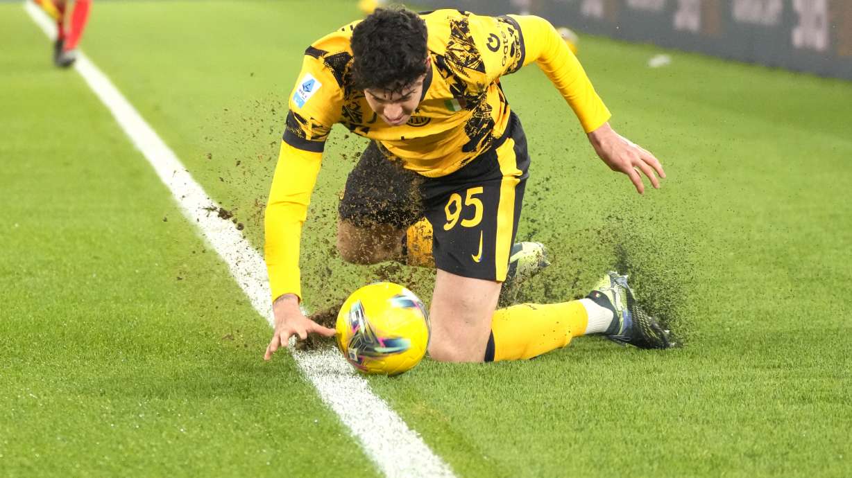 Inter Milan's Alessandro Bastoni in action during the Italian Serie A soccer match between Lazio and Inter at Rome's Olympic Stadium, Rome, Italy, Monday, Dec. 16, 2024.