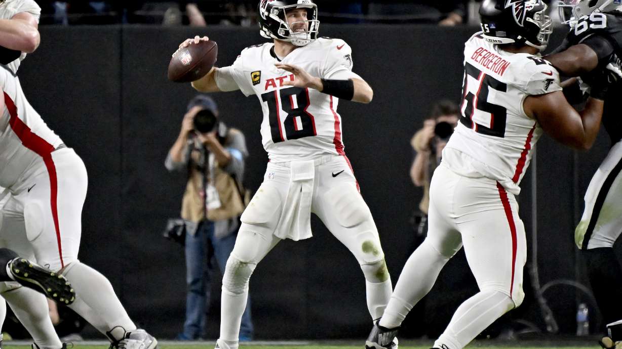 Atlanta Falcons quarterback Kirk Cousins (18) throws against the Las Vegas Raiders during the second half of an NFL football game, Monday, Dec. 16, 2024, in Las Vegas.