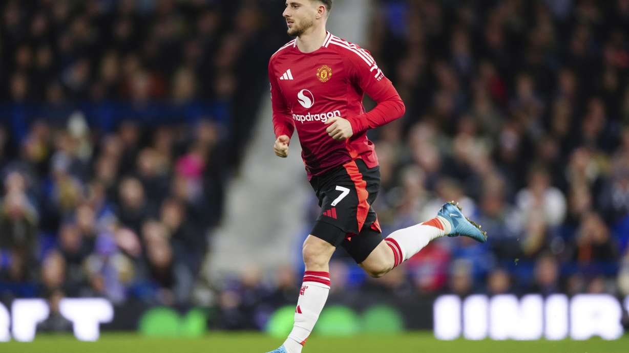 Manchester United's Mason Mount enters to the pitch during the English Premier League soccer match between Ipswich Town and Manchester United at Portman Road stadium in Ipswich, England, Sunday, Nov. 24, 2024.