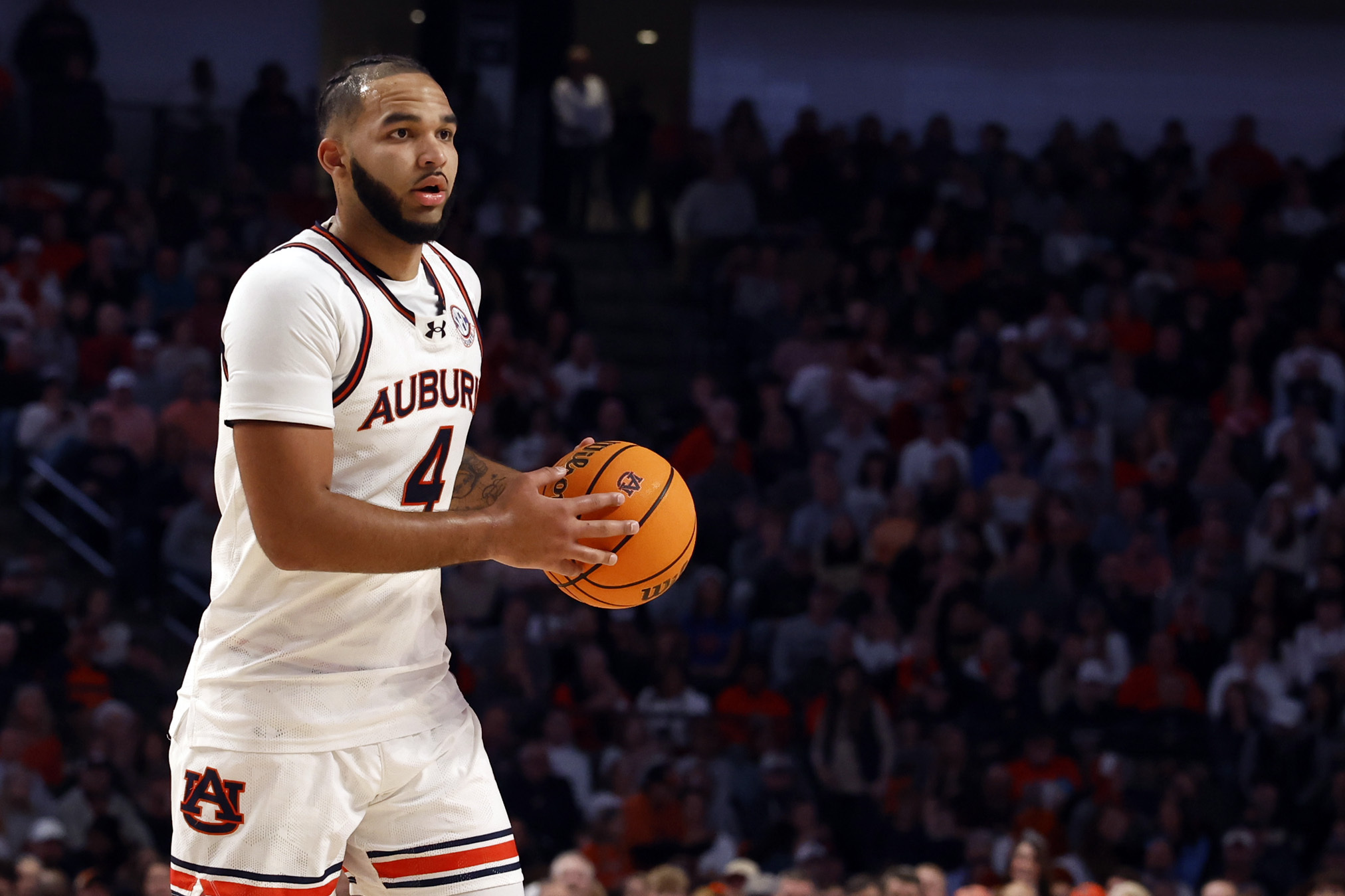 No. 2 Auburn's Broome returns from injury scare with dominant performance