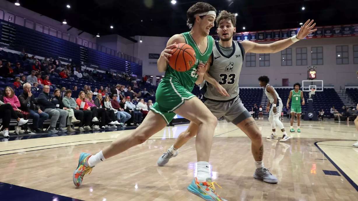 Carter Welling driving the ball to the rim versus Samford.