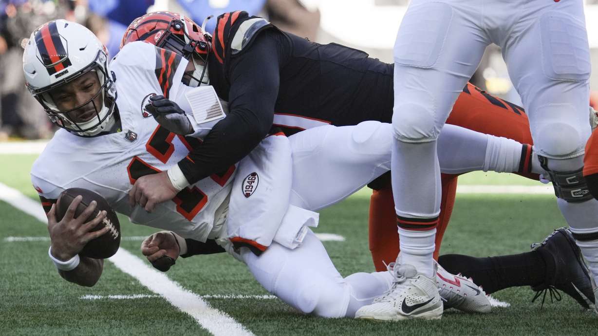Cincinnati Bengals defensive end Trey Hendrickson (91) sacks Cleveland Browns quarterback Dorian Thompson-Robinson (17) during the first half of an NFL football game, Sunday, Dec. 22, 2024, in Cincinnati.