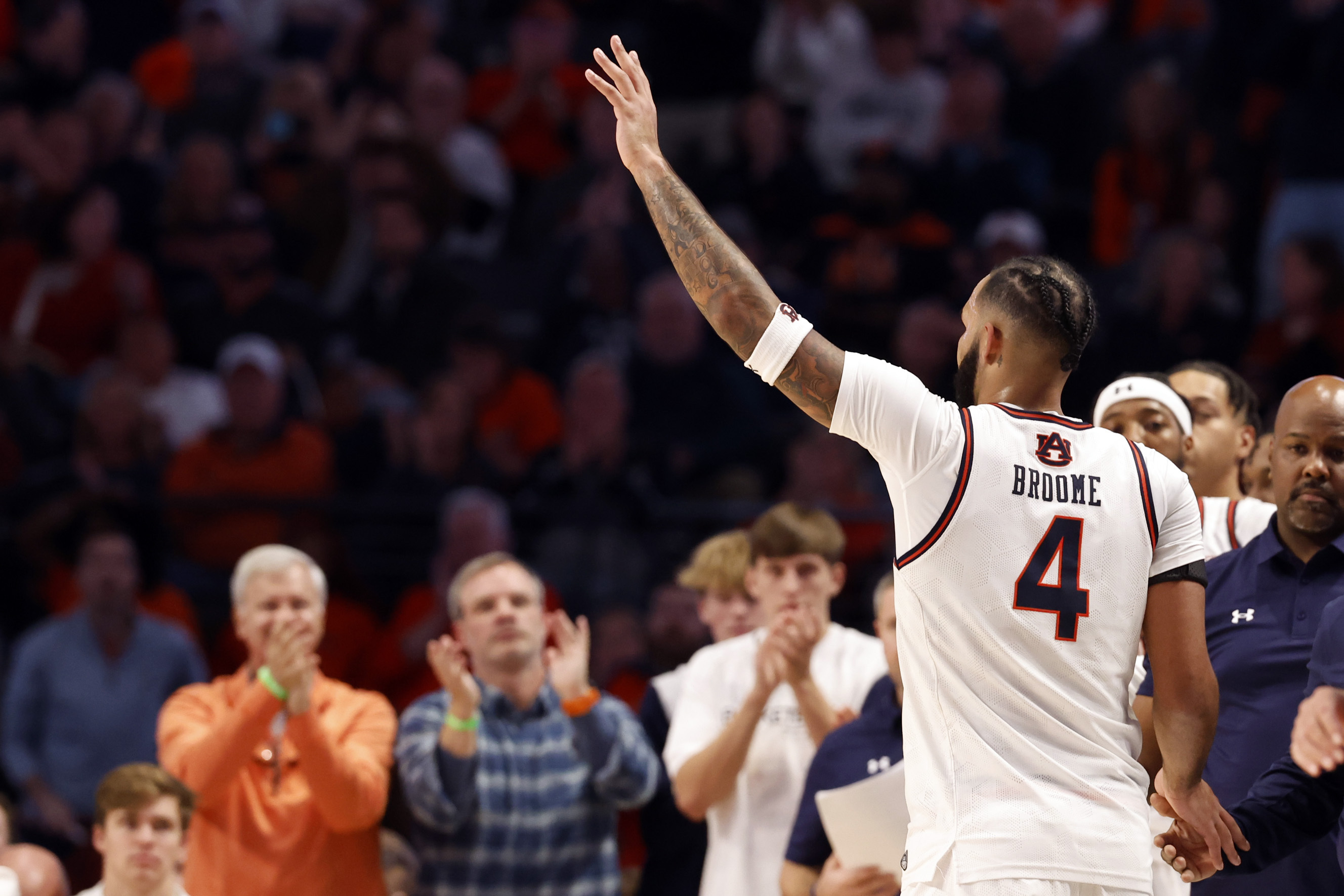 AP men's player of the week: Johni Broome remains dominant for No. 2 Auburn in Purdue romp