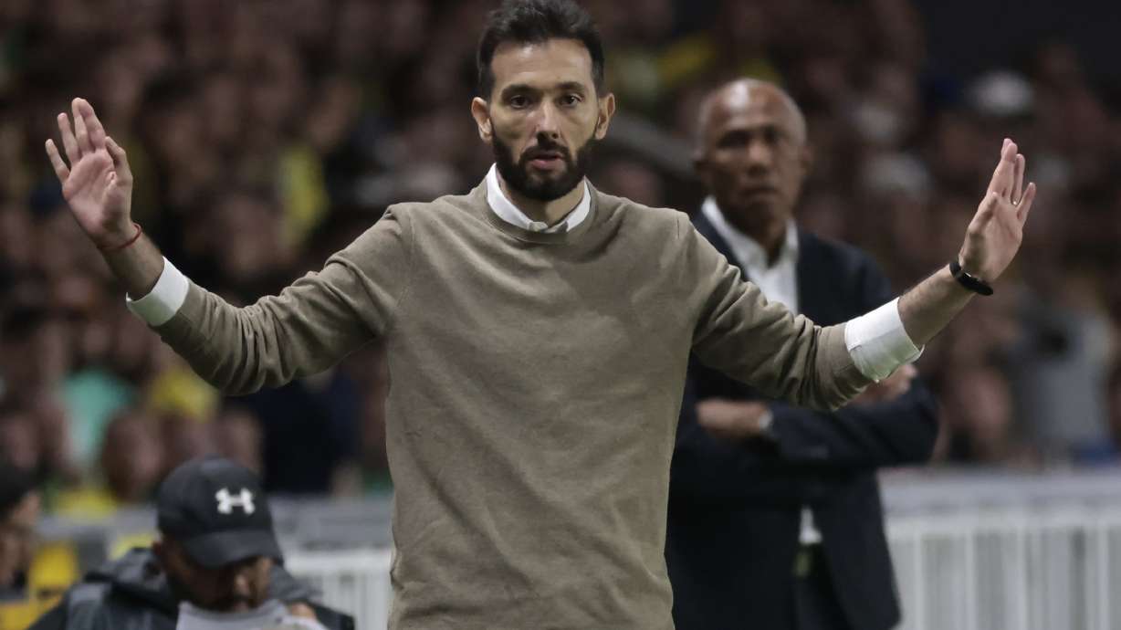 FILE - Olympiacos' head coach Carlos Corberan reacts during the Europe League soccer match between Nantes and Olympiacos at the Stade de la Beaujoire in Nantes, western France, Sept. 8, 2022.