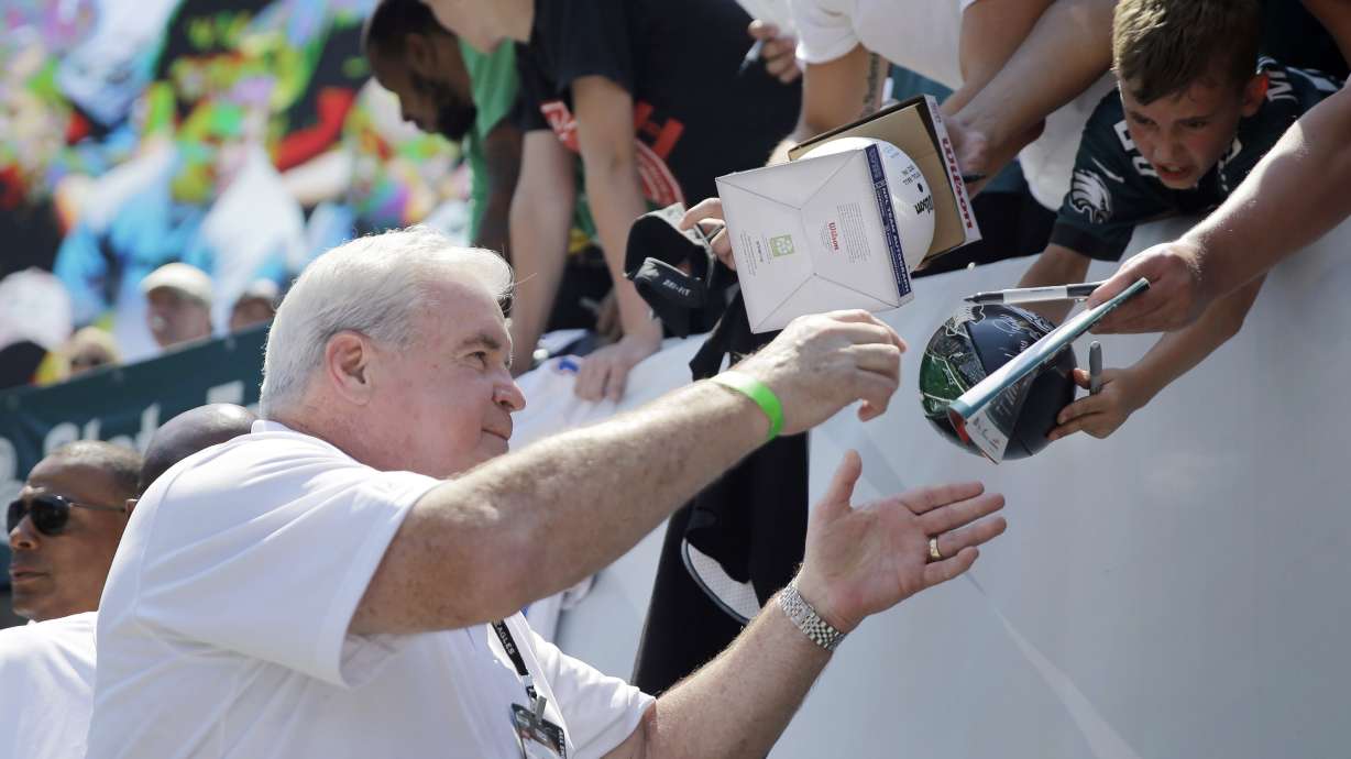 FILE - Former Philadelphia Eagles player Bill Bergey signs autographs for fans at the Eagles' NFL football training camp, Tuesday, Aug. 4, 2015, in Philadelphia.