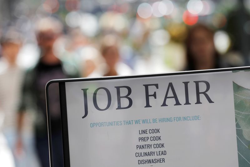 US weekly jobless claims fall slightly